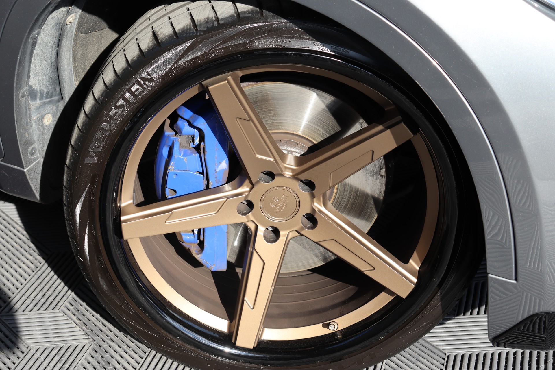 BMW X6 M50D STEPTRONIC ** TIEFERGELEGT ** AVERSUS FELGEN ** FRISCH AB MFK UND SERVICE **-image-9