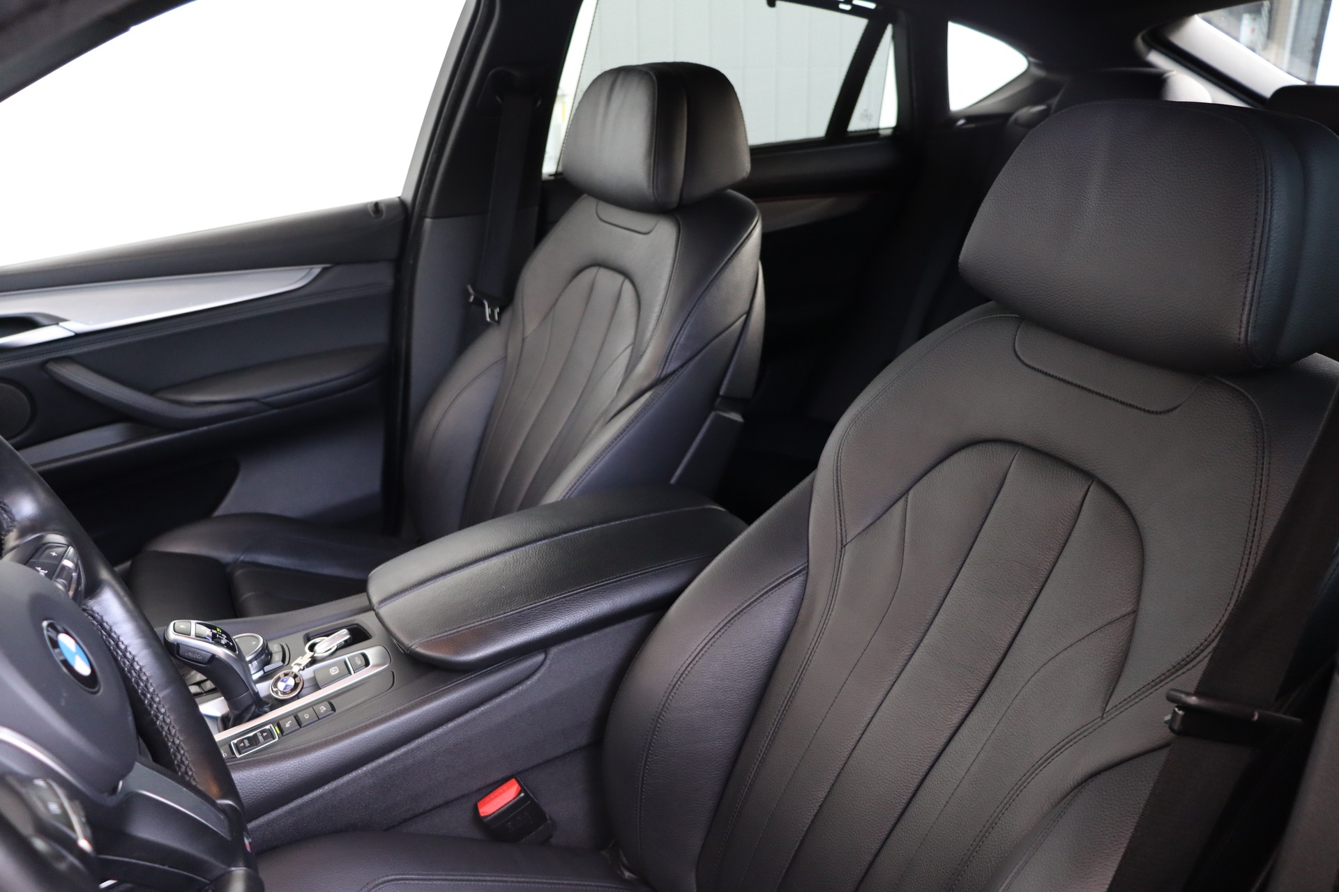 BMW X6 M50D STEPTRONIC ** TIEFERGELEGT ** AVERSUS FELGEN ** FRISCH AB MFK UND SERVICE **-image-12