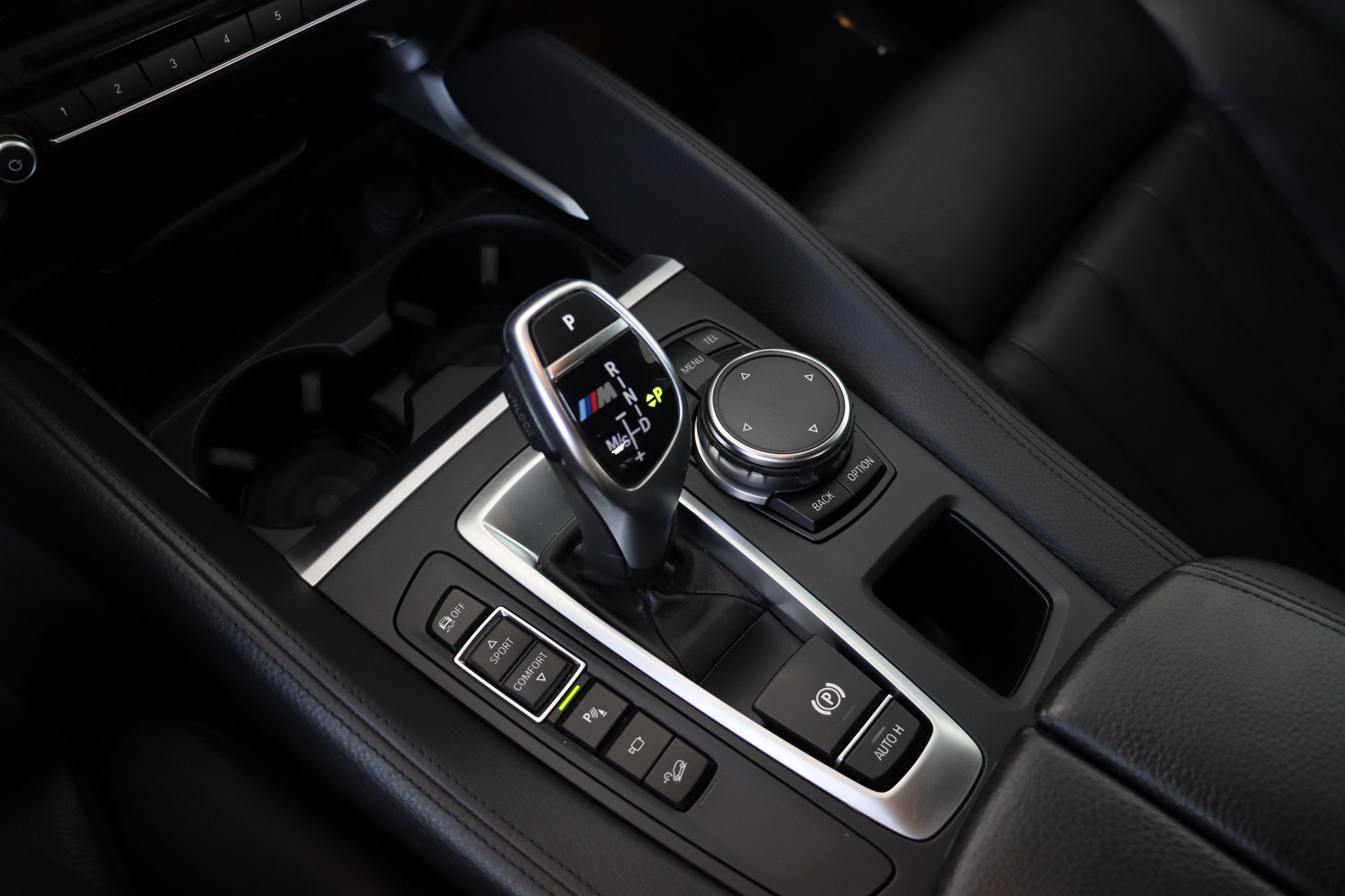 BMW X6 M50D STEPTRONIC ** TIEFERGELEGT ** AVERSUS FELGEN ** FRISCH AB MFK UND SERVICE **-image-23