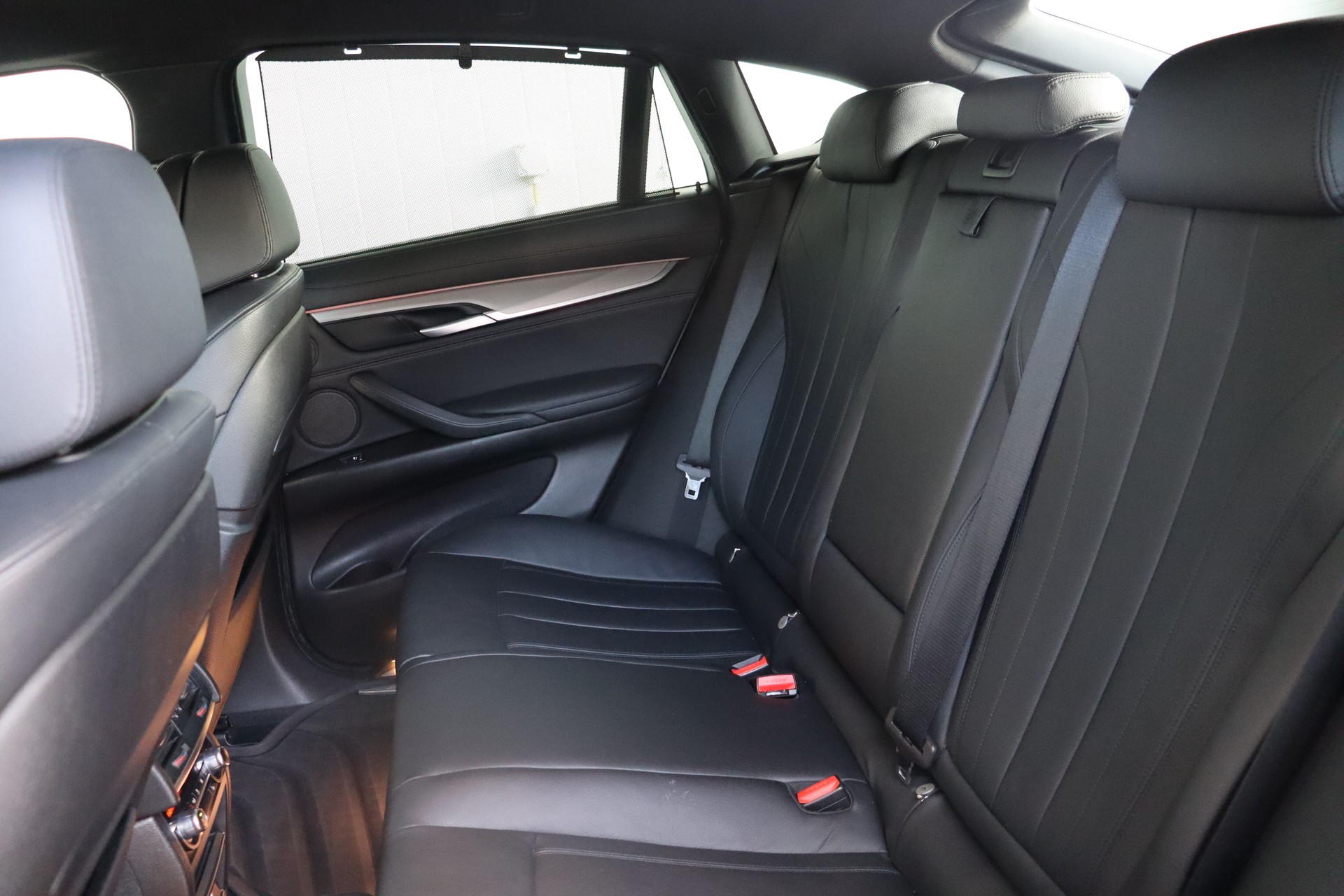 BMW X6 M50D STEPTRONIC ** TIEFERGELEGT ** AVERSUS FELGEN ** FRISCH AB MFK UND SERVICE **-image-14