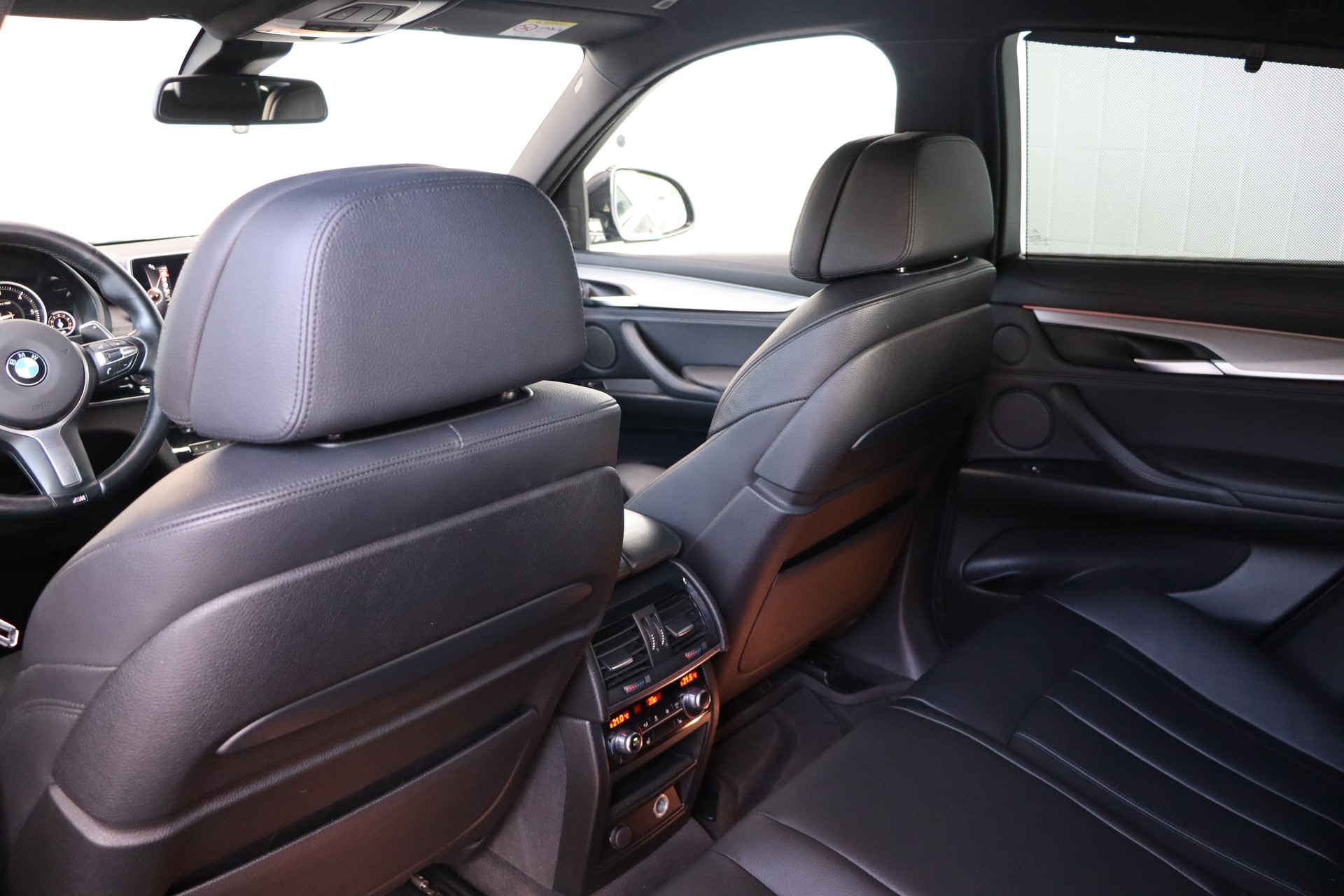 BMW X6 M50D STEPTRONIC ** TIEFERGELEGT ** AVERSUS FELGEN ** FRISCH AB MFK UND SERVICE **-image-13