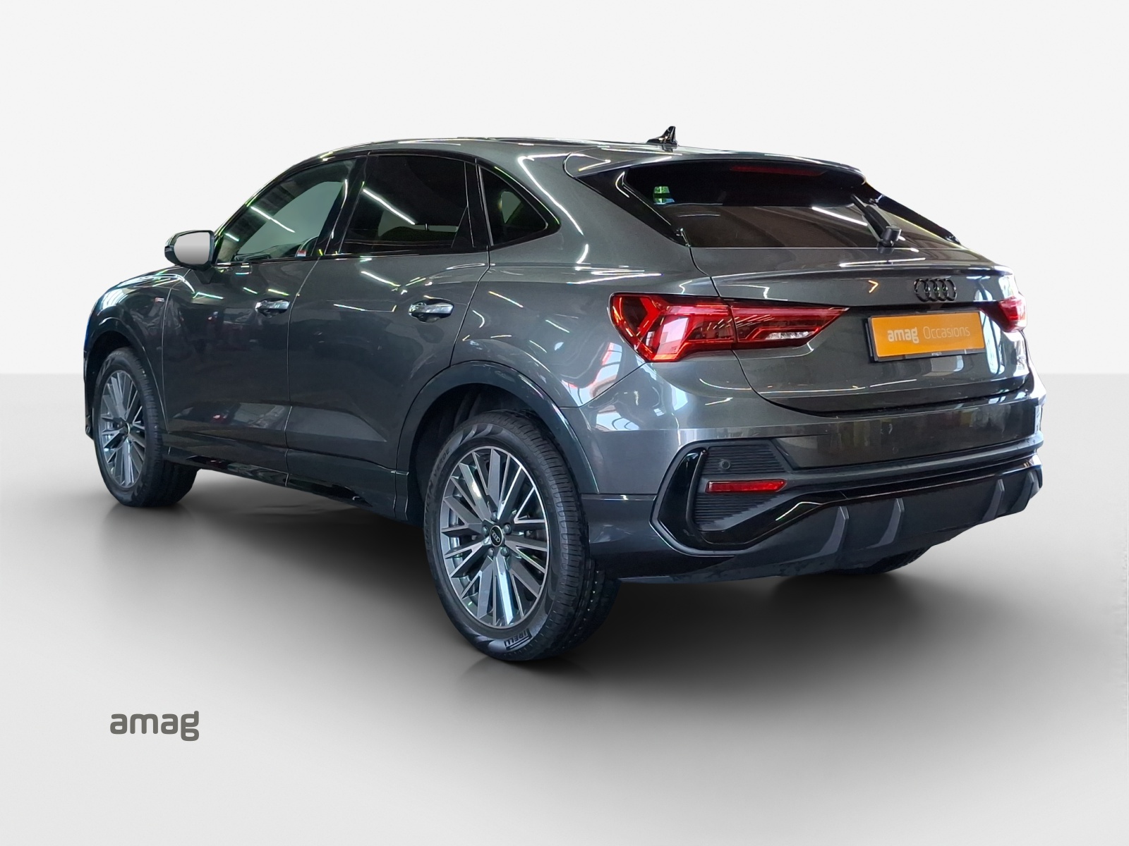 AUDI Q3 Sportback 40 TFSI S line quattro S-tronic-image-2