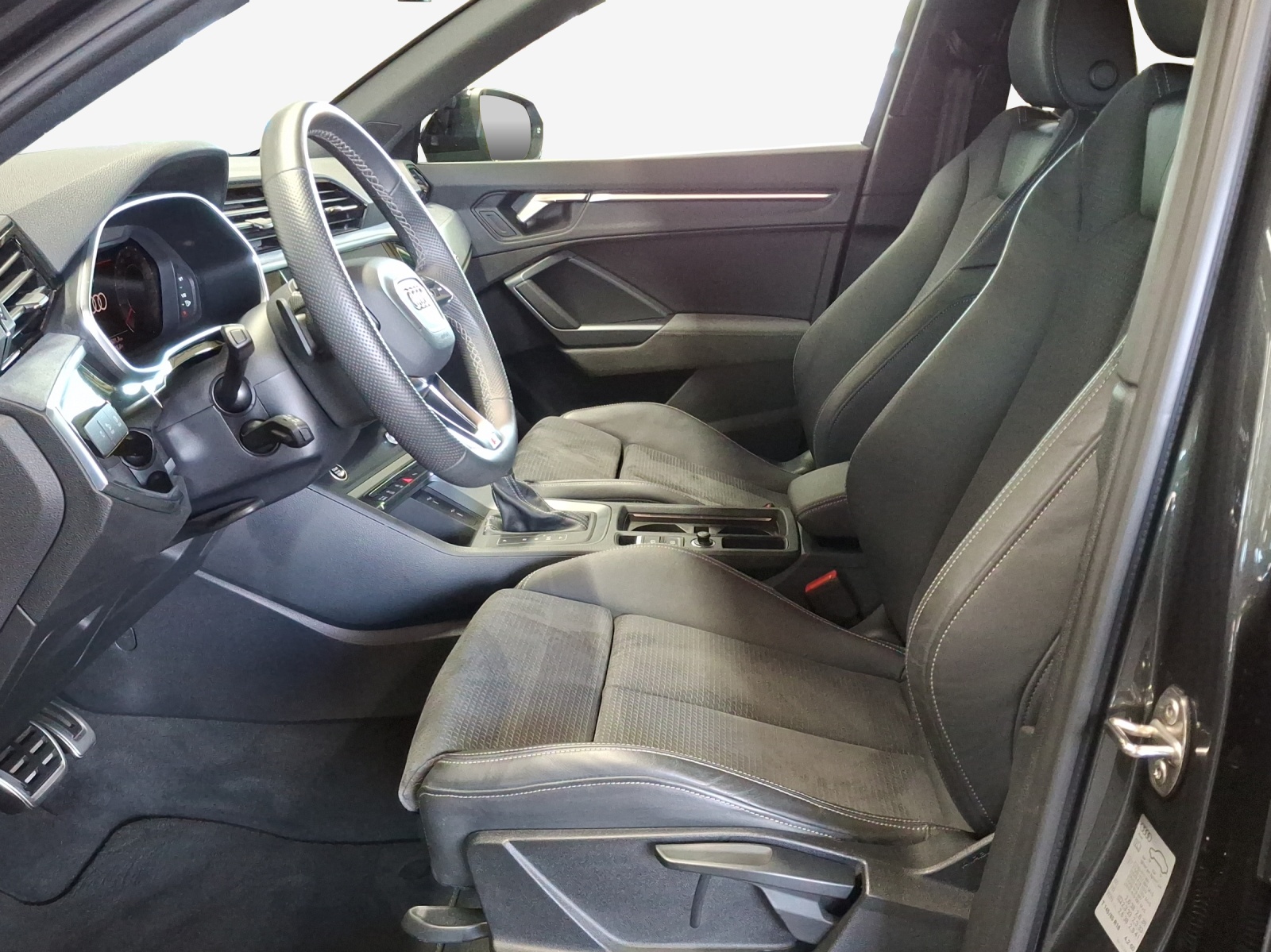 AUDI Q3 Sportback 40 TFSI S line quattro S-tronic-image-7