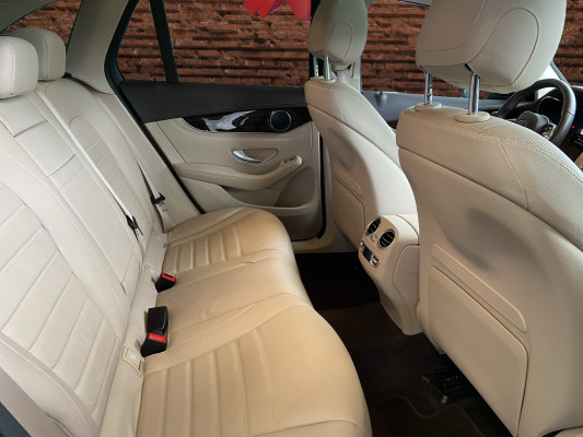 MERCEDES-BENZ GLC 300 4Matic-image-13
