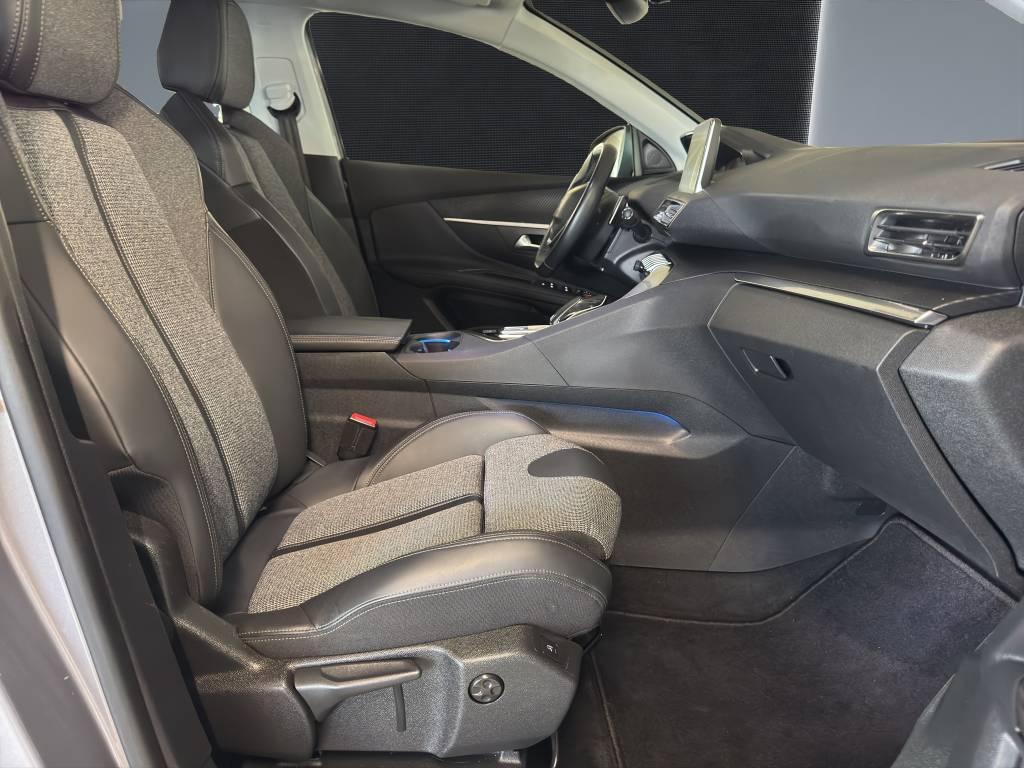 PEUGEOT 3008 1.2 PureTech Allure EAT-image-10