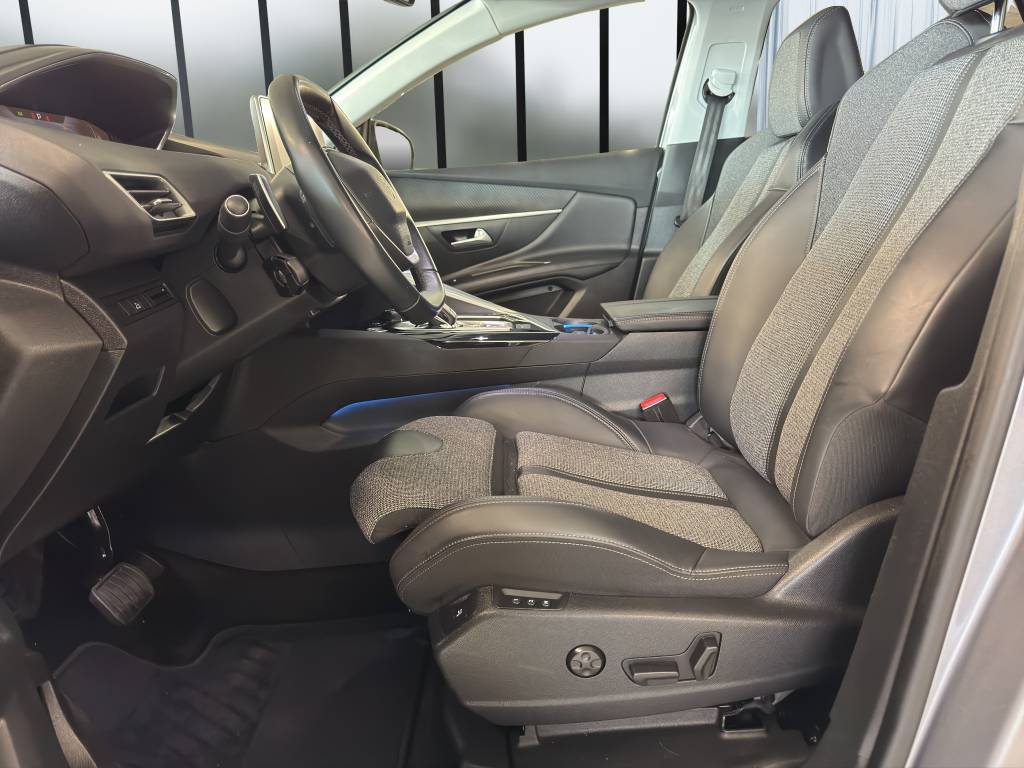 PEUGEOT 3008 1.2 PureTech Allure EAT-image-7