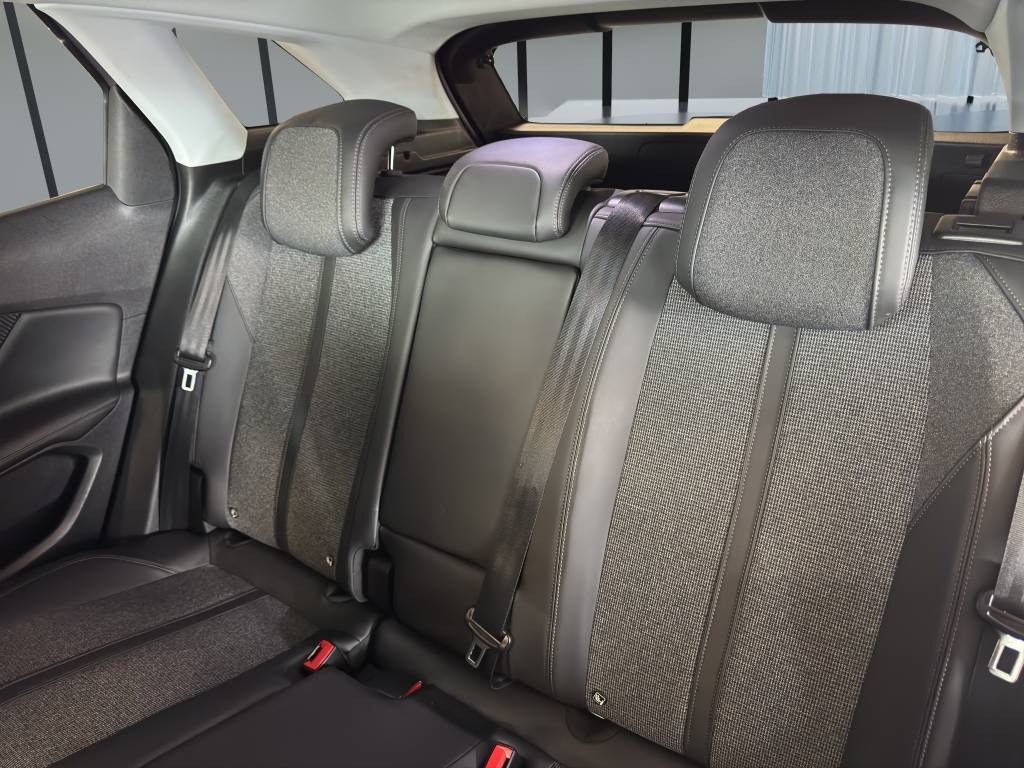 PEUGEOT 3008 1.2 PureTech Allure EAT-image-8