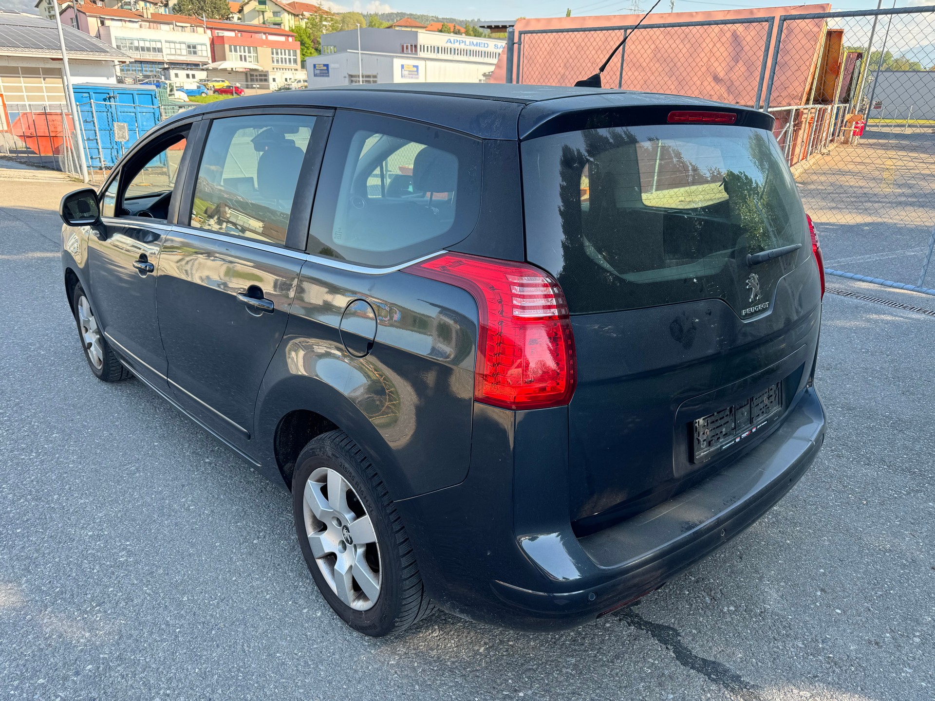 PEUGEOT 5008 1.6 HDI Business-image-3