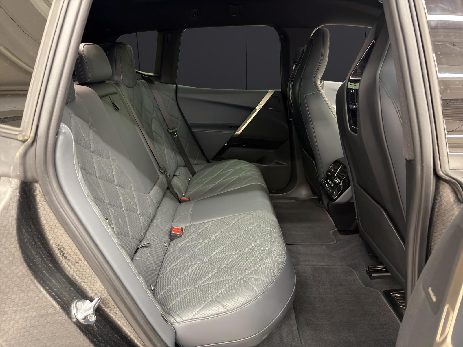 BMW iX xDrive40-image-13