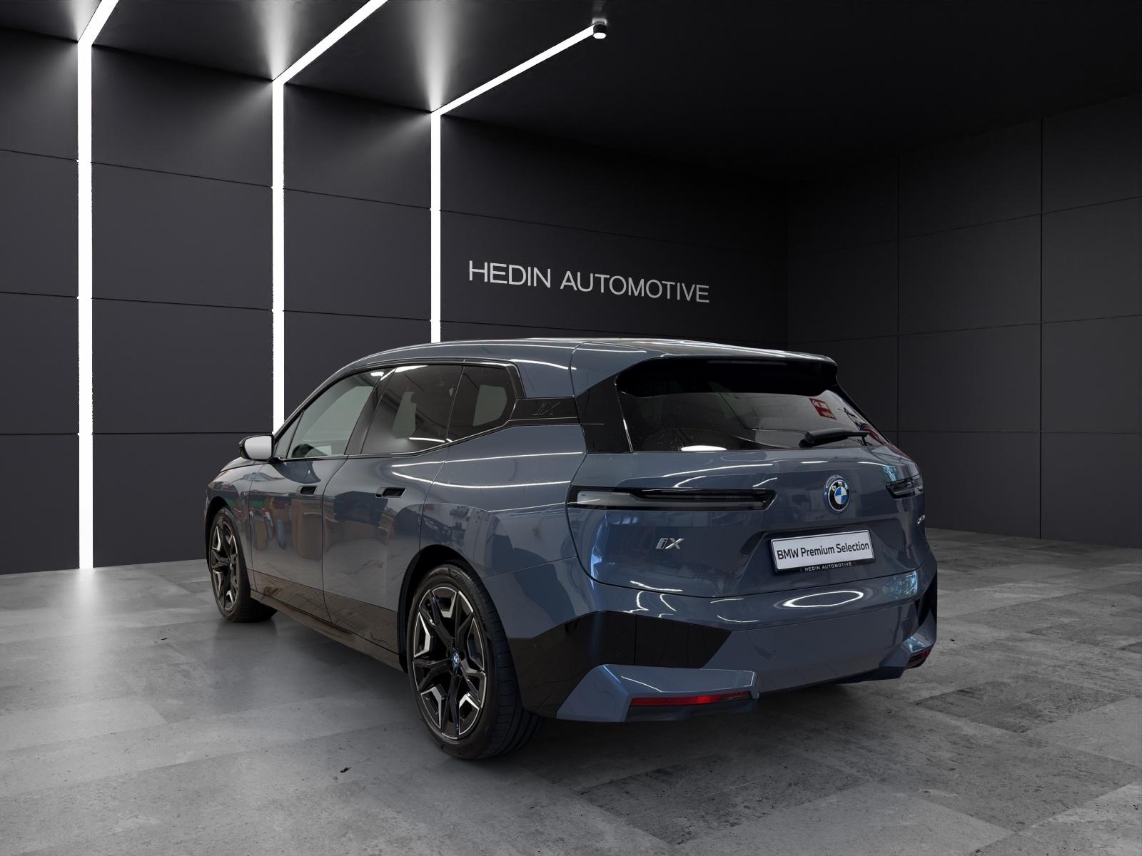 BMW iX xDrive40-showroom-element-2
