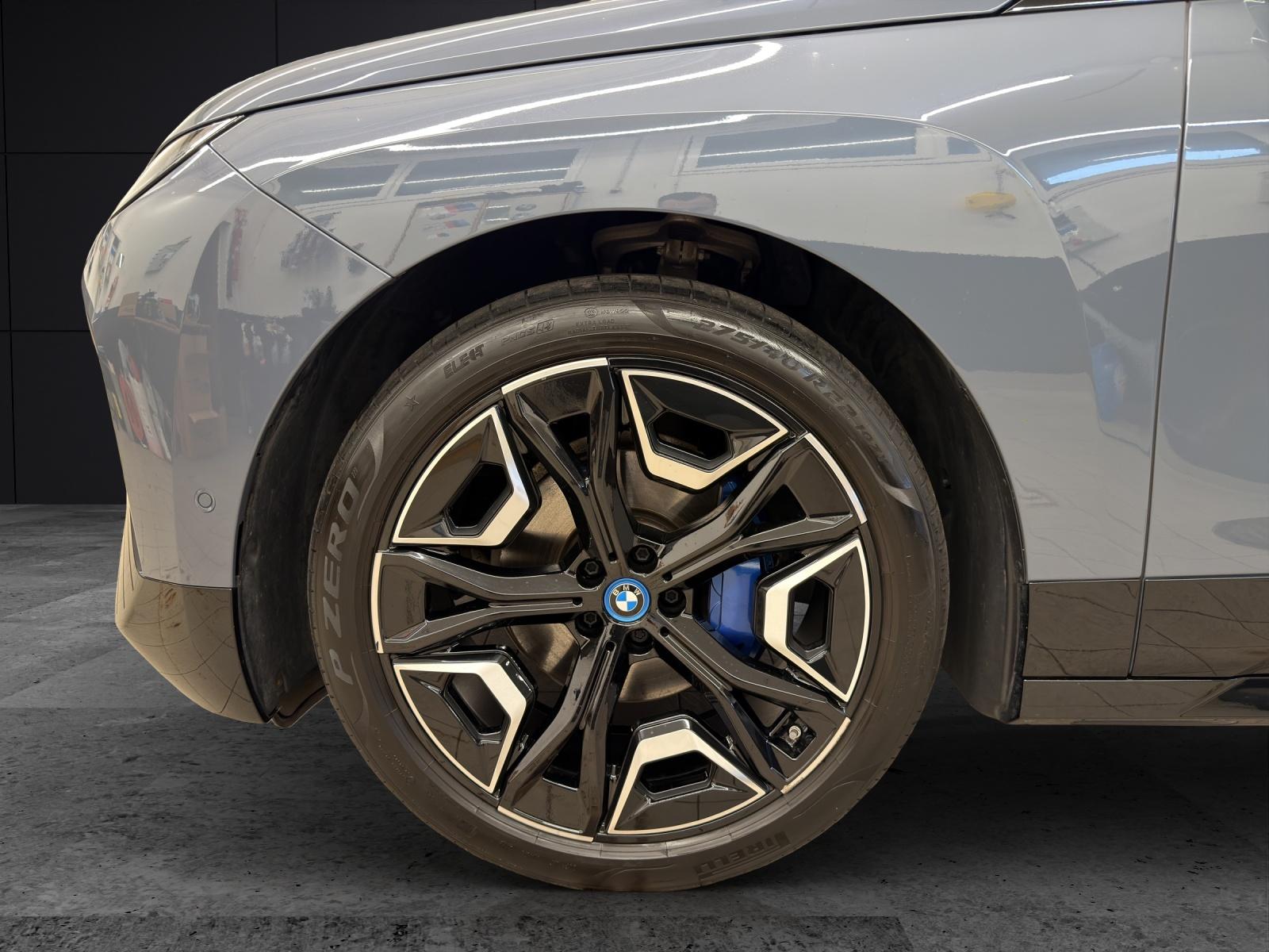 BMW iX xDrive40-image-4