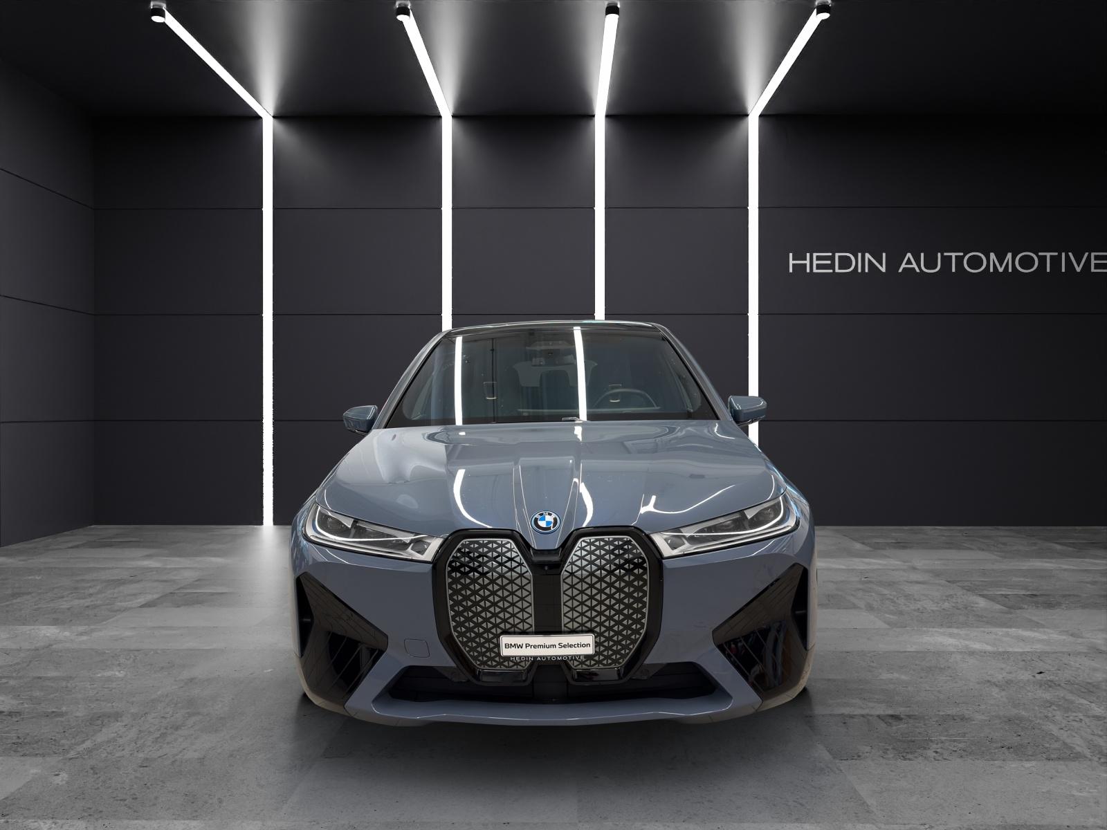 BMW iX xDrive40-image-6