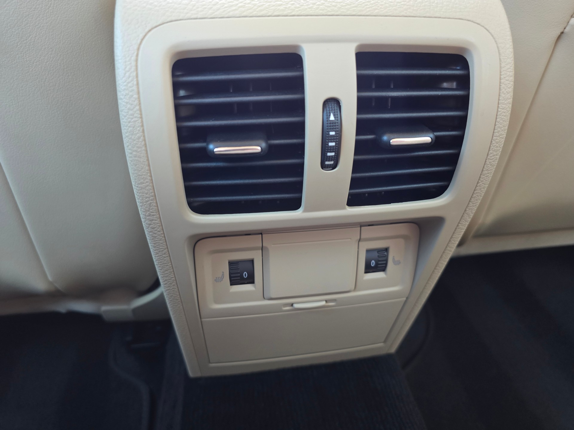 VW Passat Variant 2.0 TDI BMT Highline DSG-image-31