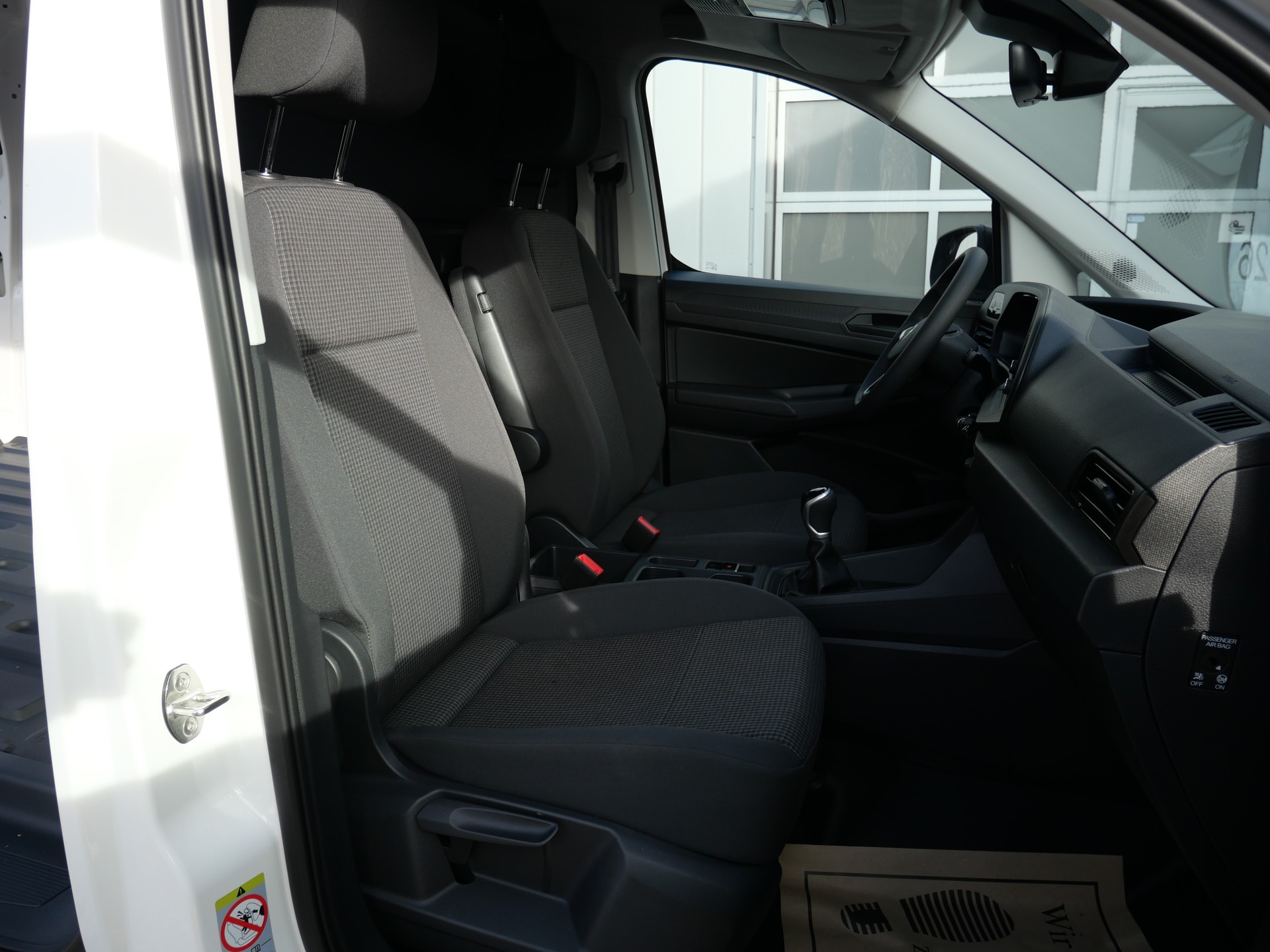 VW Caddy Cargo 2.0TDI 4Motion-image-9