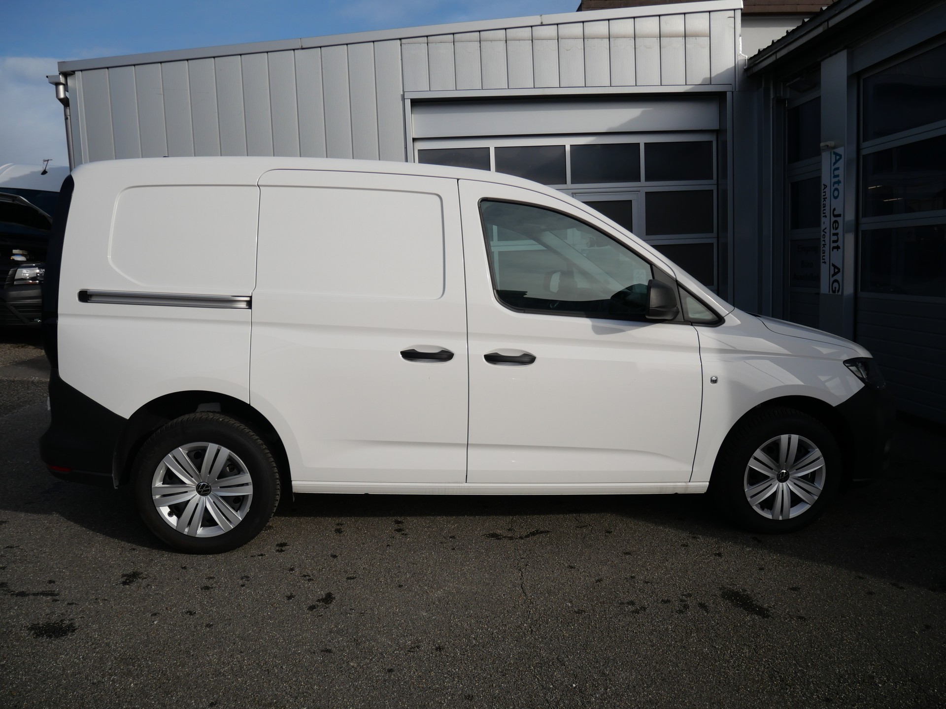 VW Caddy Cargo 2.0TDI 4Motion-image-4