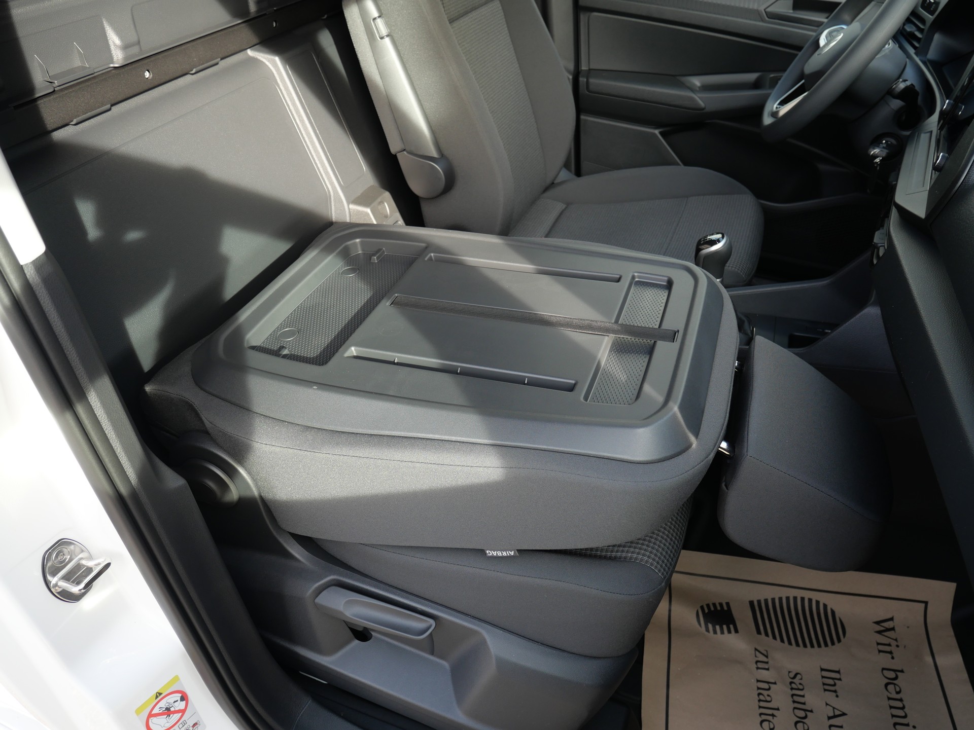 VW Caddy Cargo 2.0TDI 4Motion-image-10
