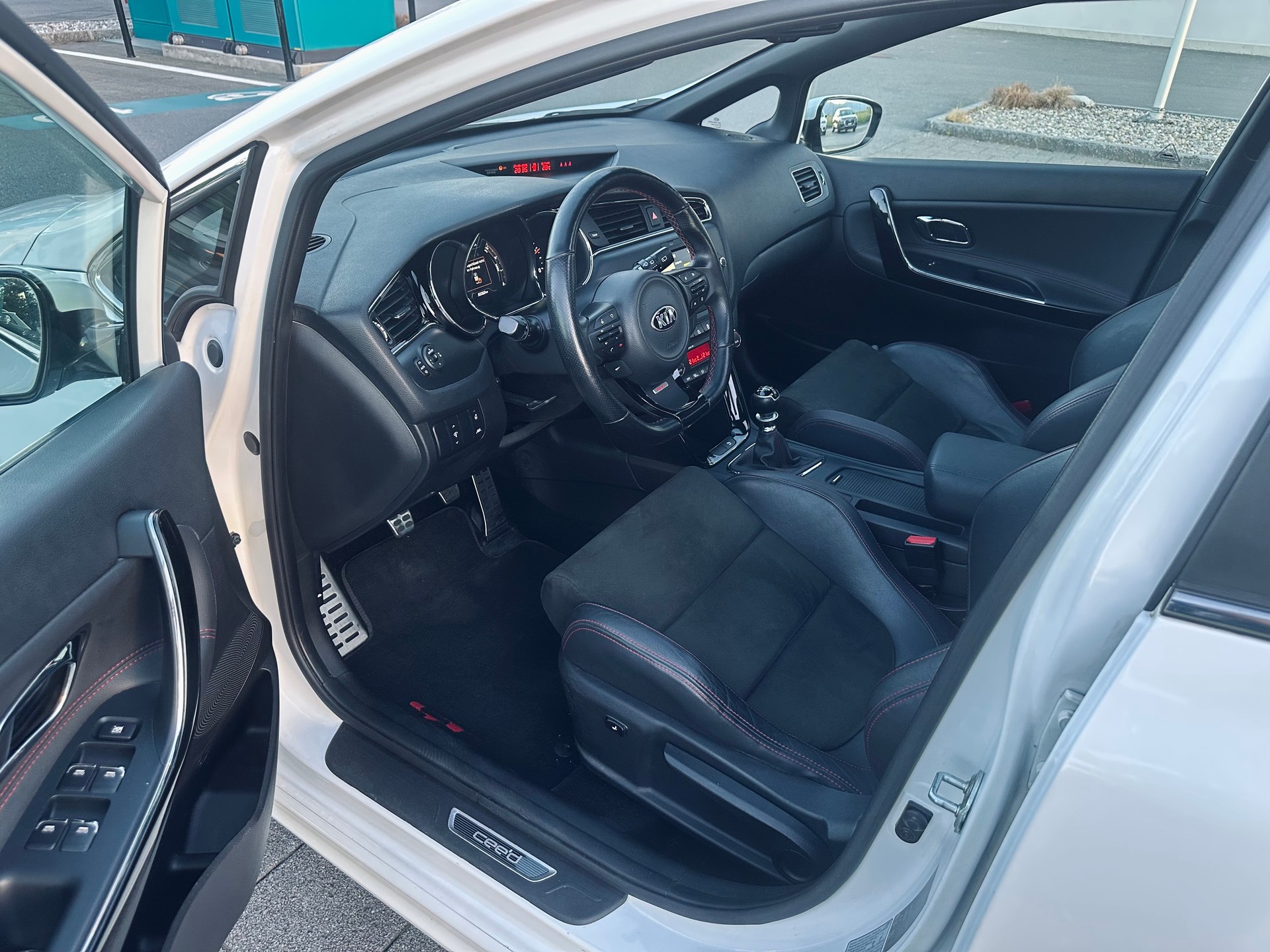 KIA 1.6 GDi Turbo GT-image-4