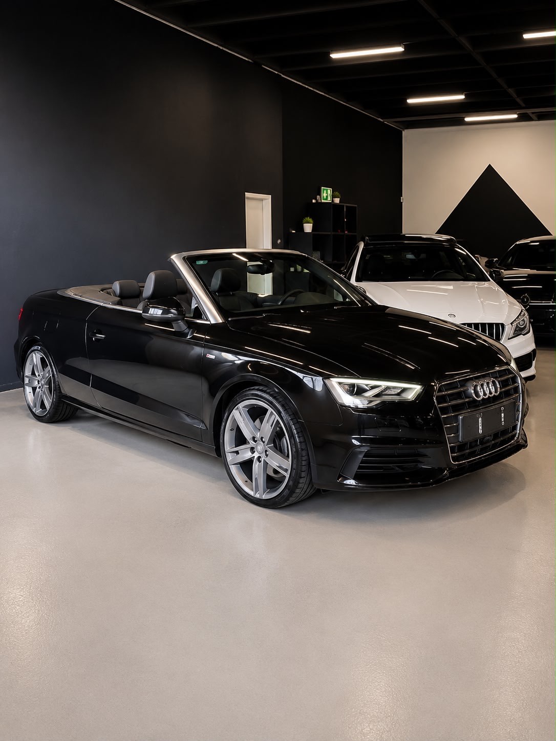 AUDI A3 Cabriolet 1.8 TFSI Ambiente S-tronic-image-5