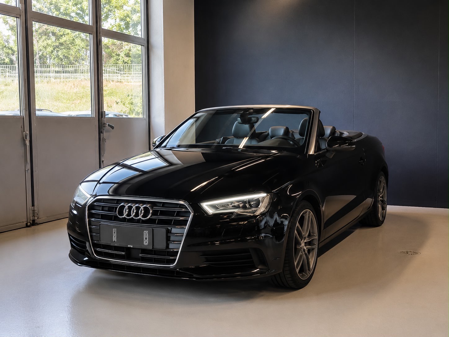 AUDI A3 Cabriolet 1.8 TFSI Ambiente S-tronic-image-1