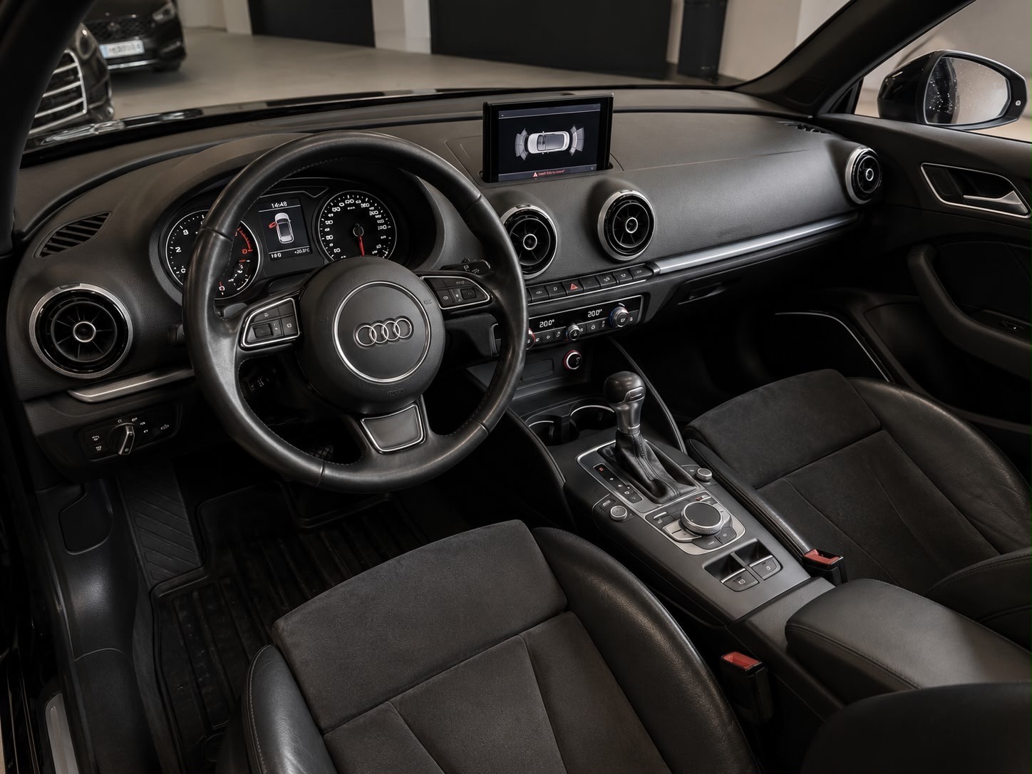 AUDI A3 Cabriolet 1.8 TFSI Ambiente S-tronic-image-15