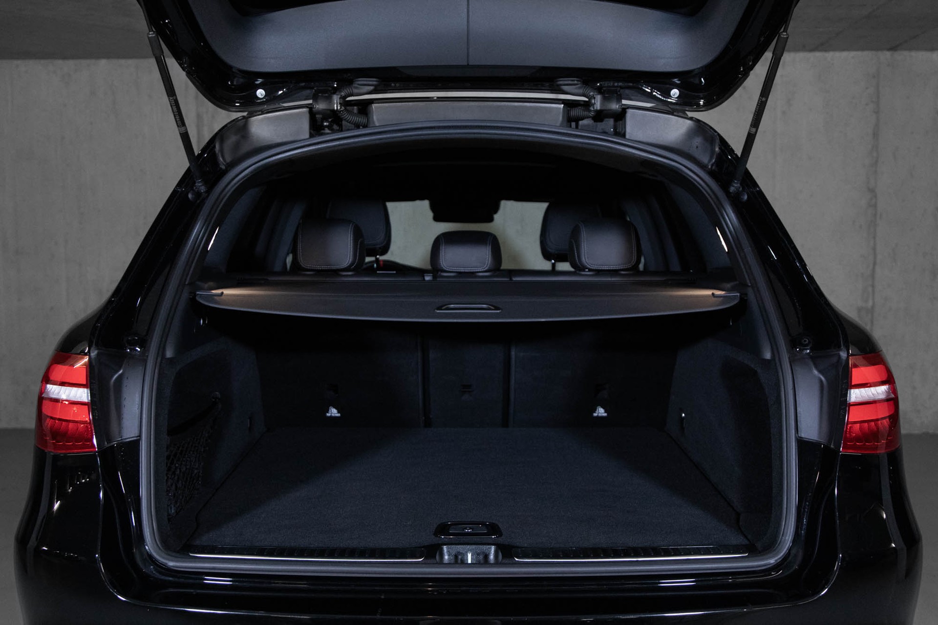 MERCEDES-BENZ GLC 63 S AMG 4Matic+ 9G-Tronic-image-25