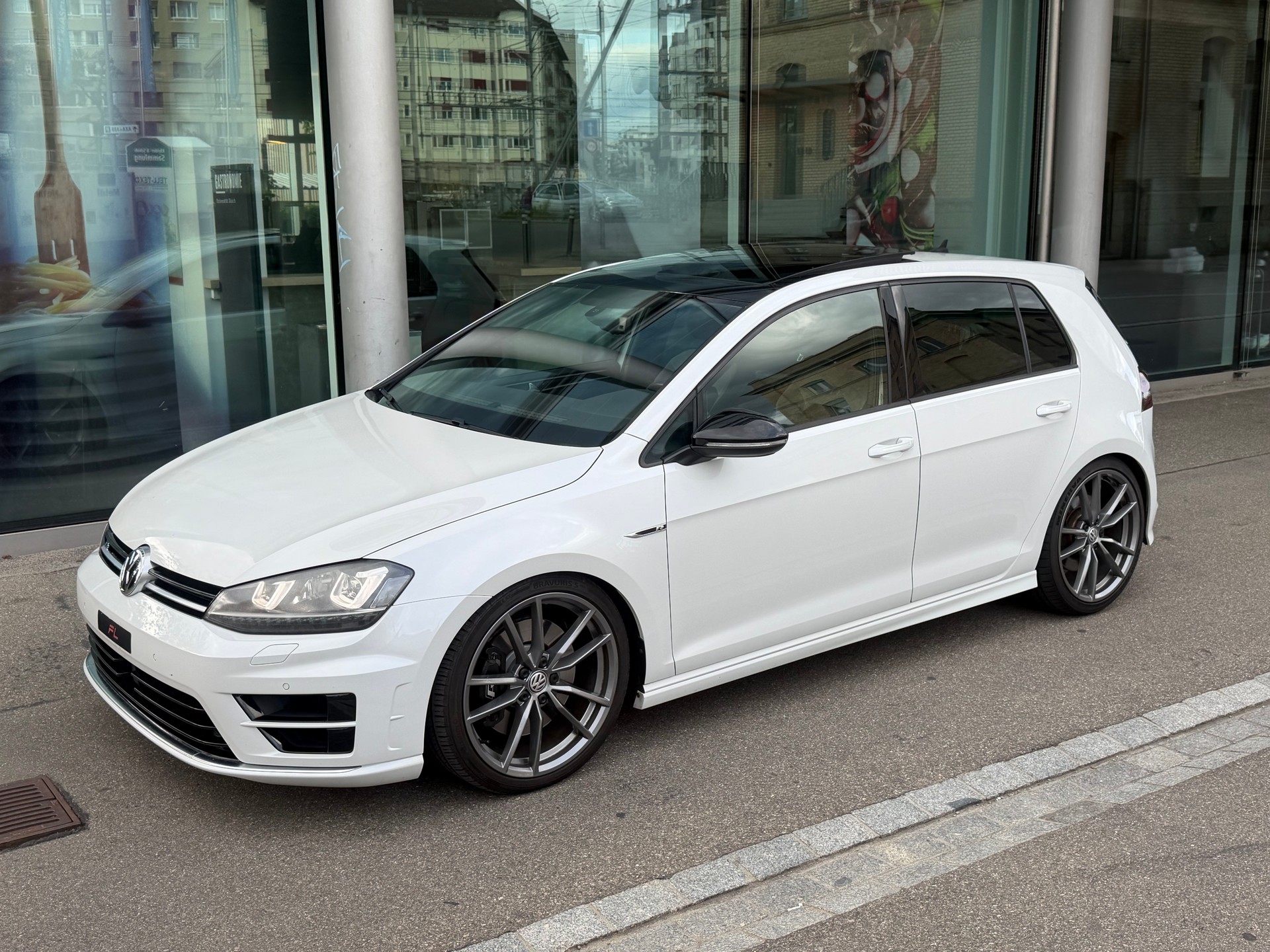 VW Golf 2.0 TSI R 4Motion DSG-image-1