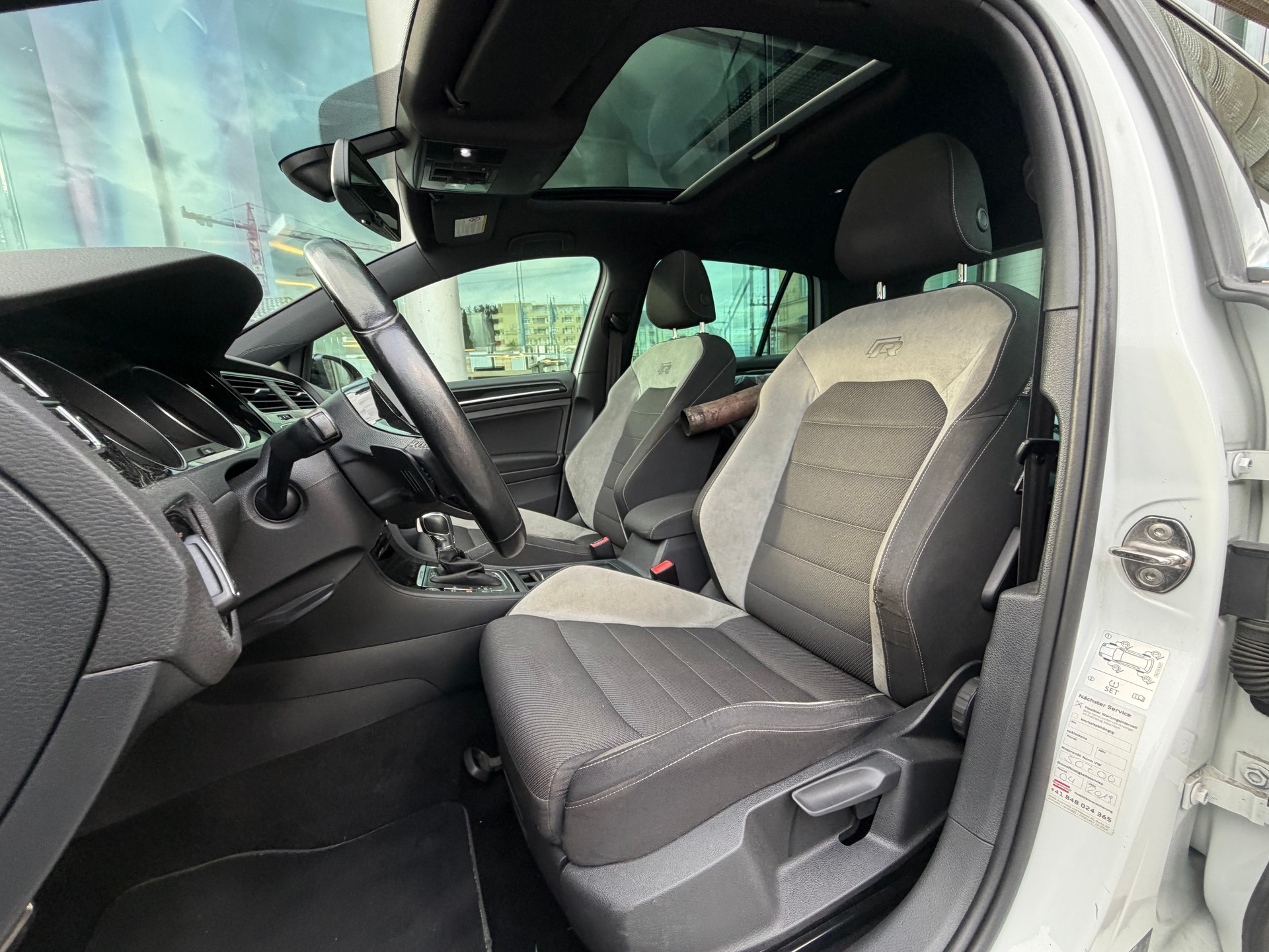 VW Golf 2.0 TSI R 4Motion DSG-image-9
