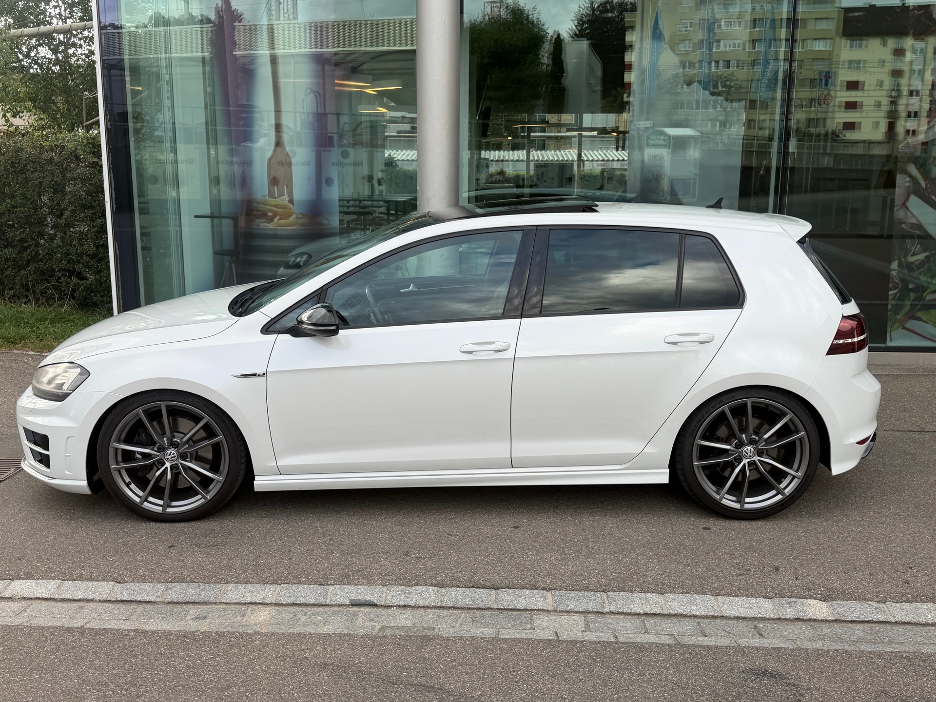VW Golf 2.0 TSI R 4Motion DSG-image-8
