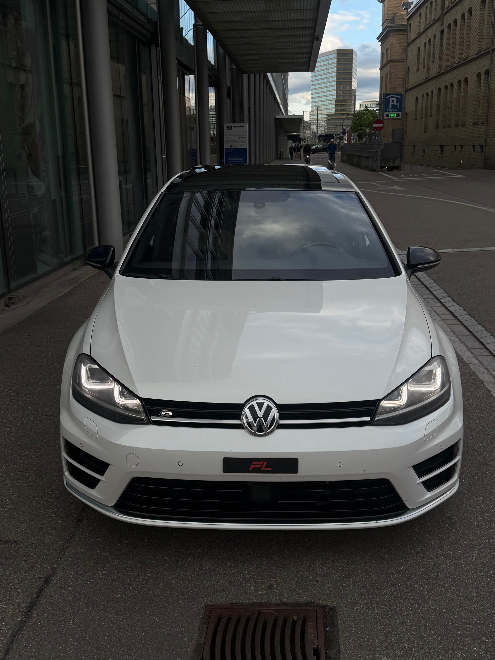VW Golf 2.0 TSI R 4Motion DSG-image-0