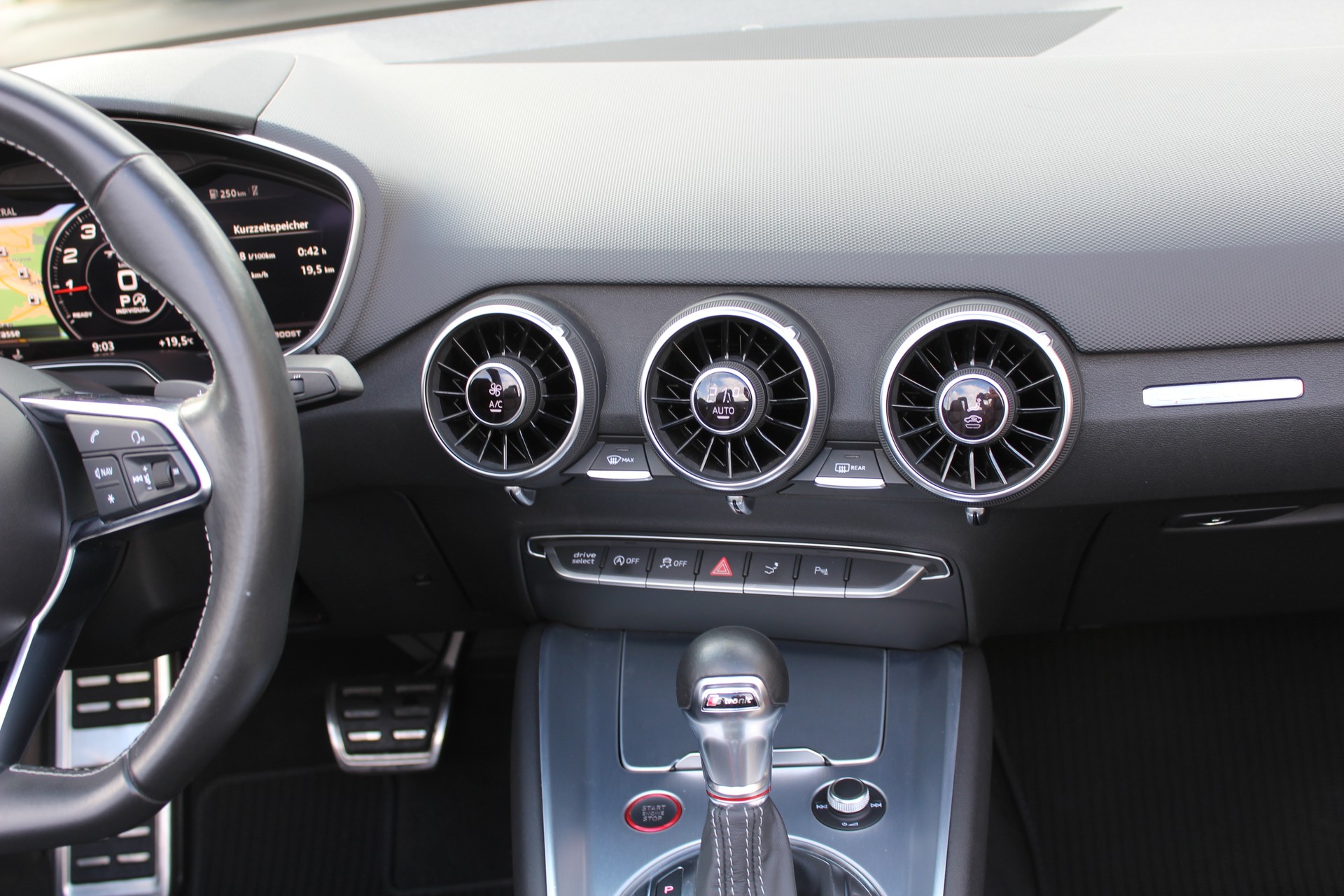 AUDI TTS Roadster 2.0 TFSI quattro S-tronic-image-11