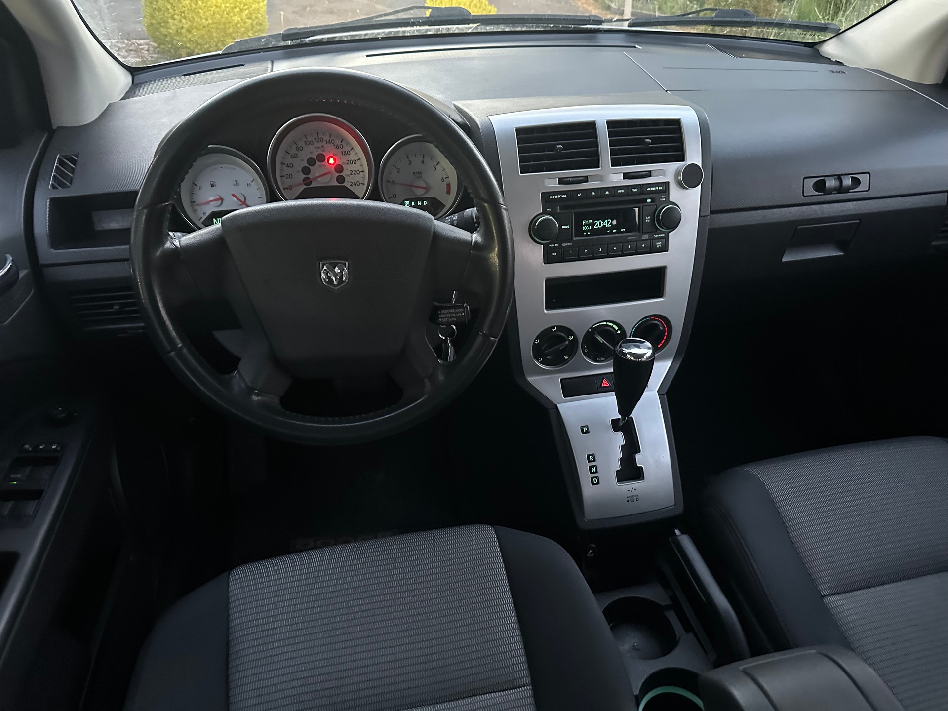 DODGE Caliber 2.0 SXT CVT-image-9