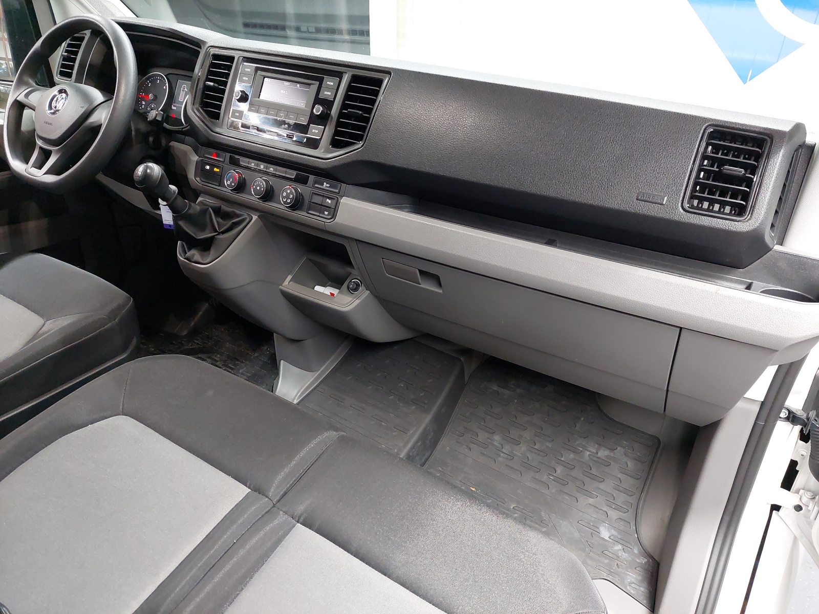 VW Crafter 35 2.0 TDI L4 4Motion-image-9