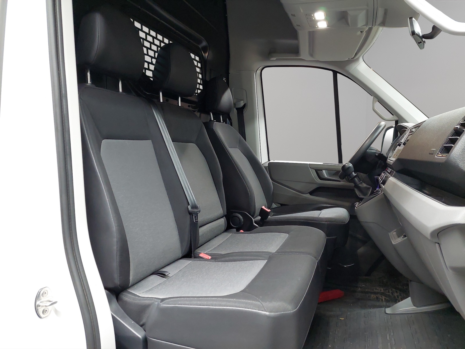 VW Crafter 35 2.0 TDI L4 4Motion-image-8