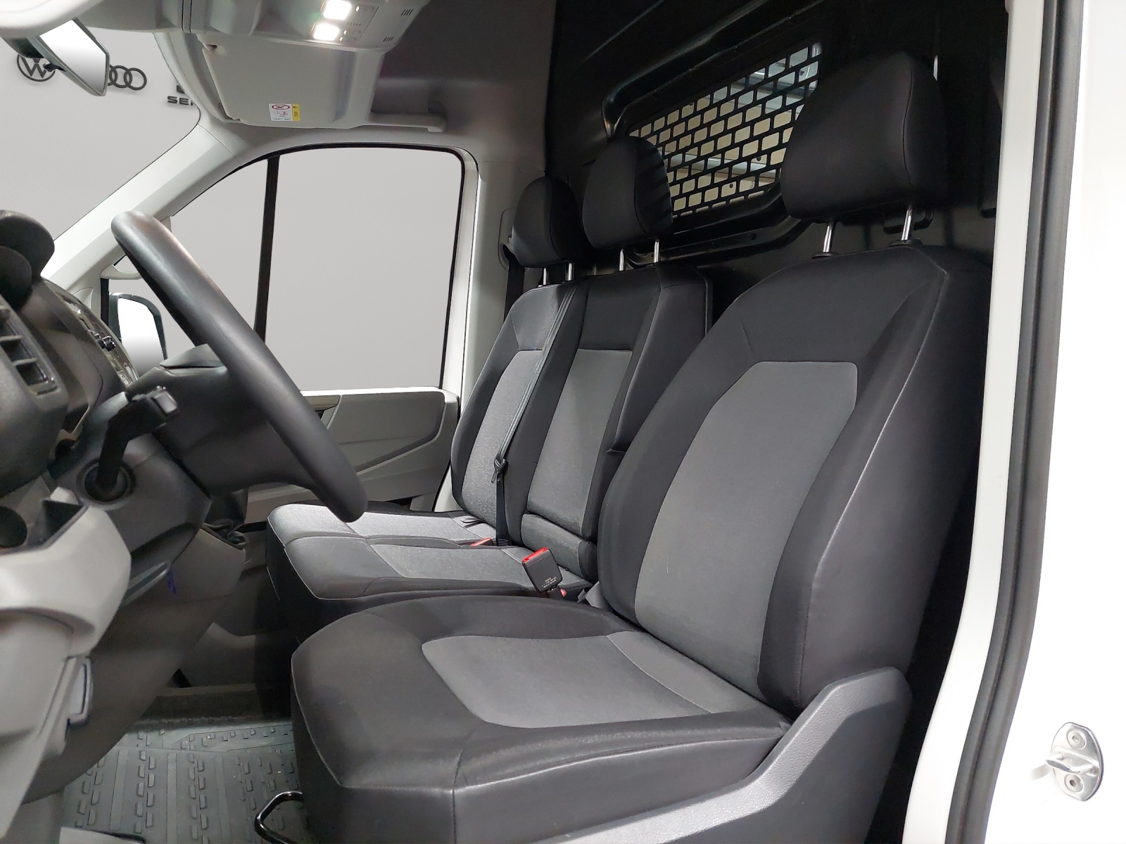 VW Crafter 35 2.0 TDI L4 4Motion-image-5