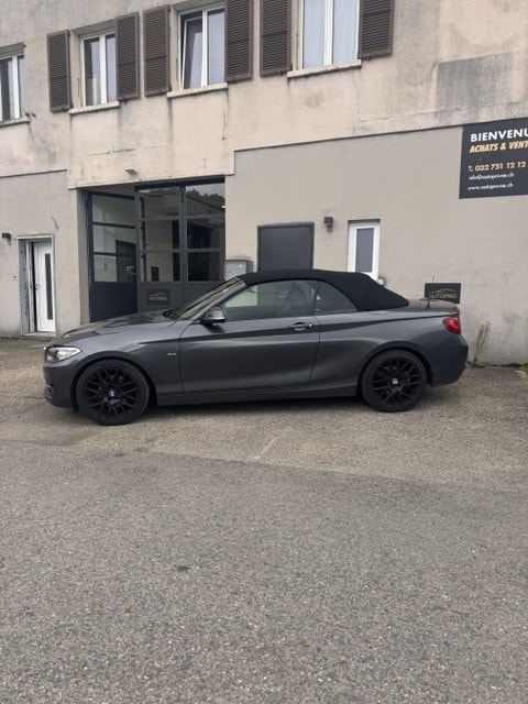 BMW 220i SAG Cabrio-image-3