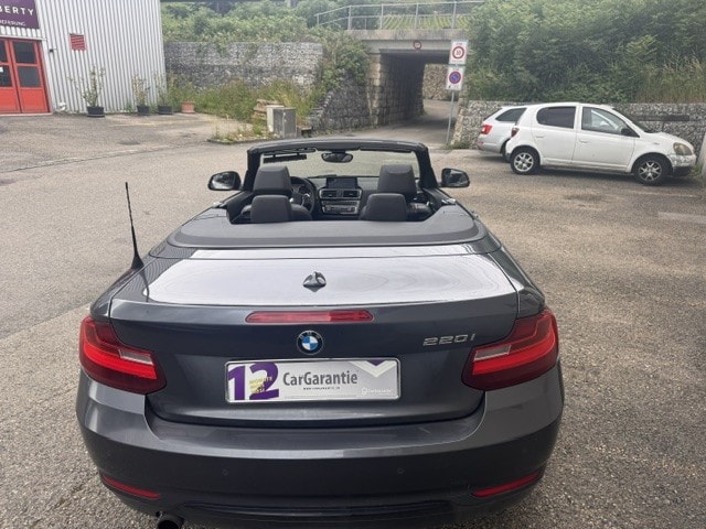 BMW 220i SAG Cabrio-image-10