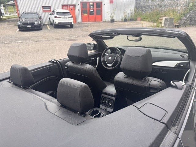 BMW 220i SAG Cabrio-image-11
