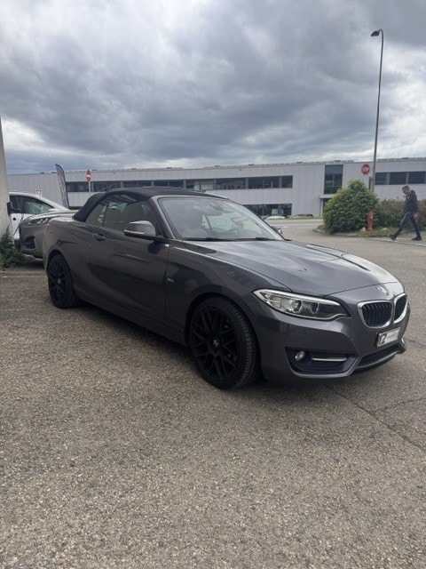 BMW 220i SAG Cabrio-image-2