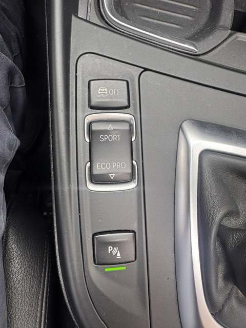 BMW 220i SAG Cabrio-image-9