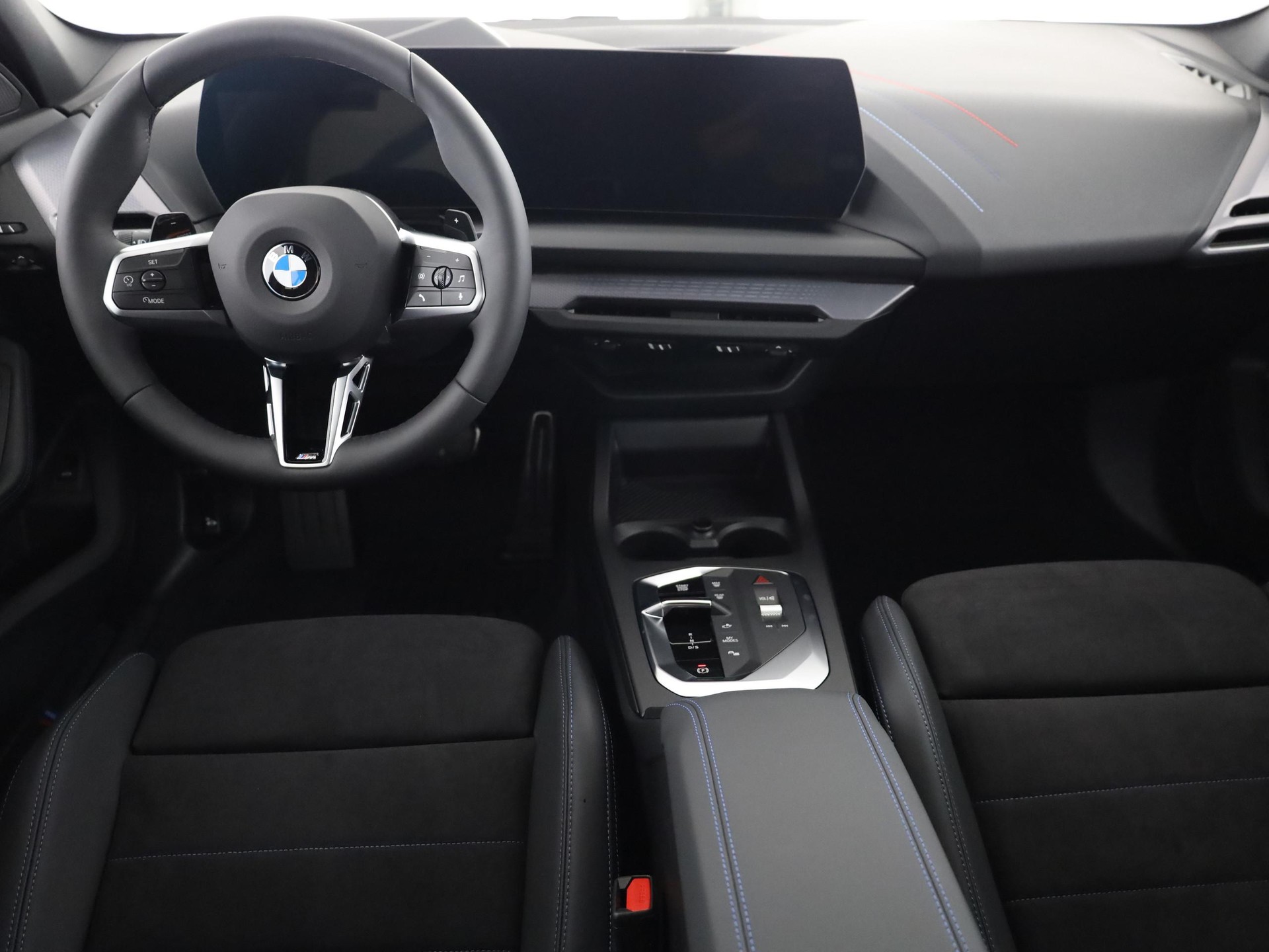 BMW 123 xDrive-image-5