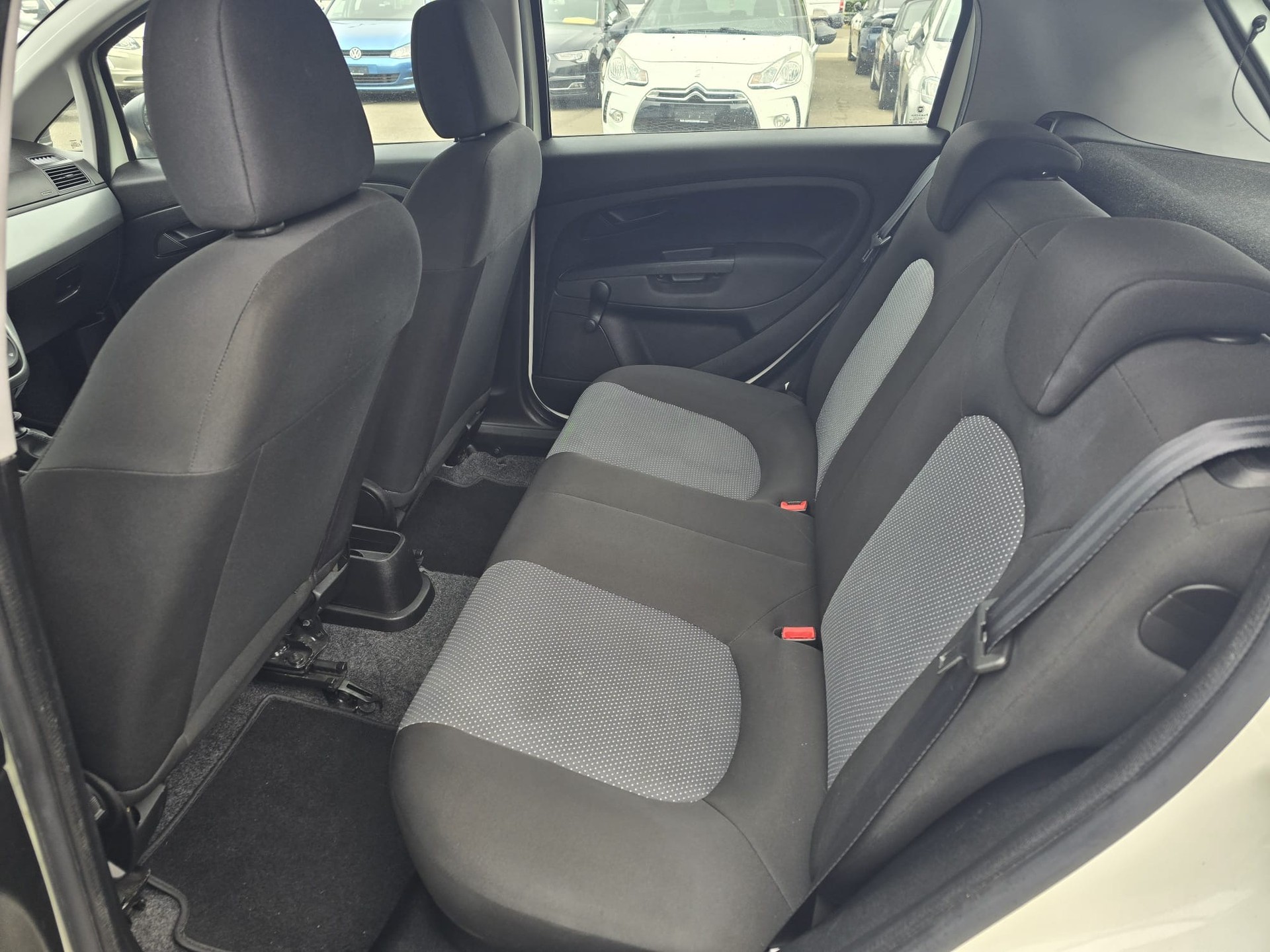 FIAT Punto 1.2 Pop Star-image-13
