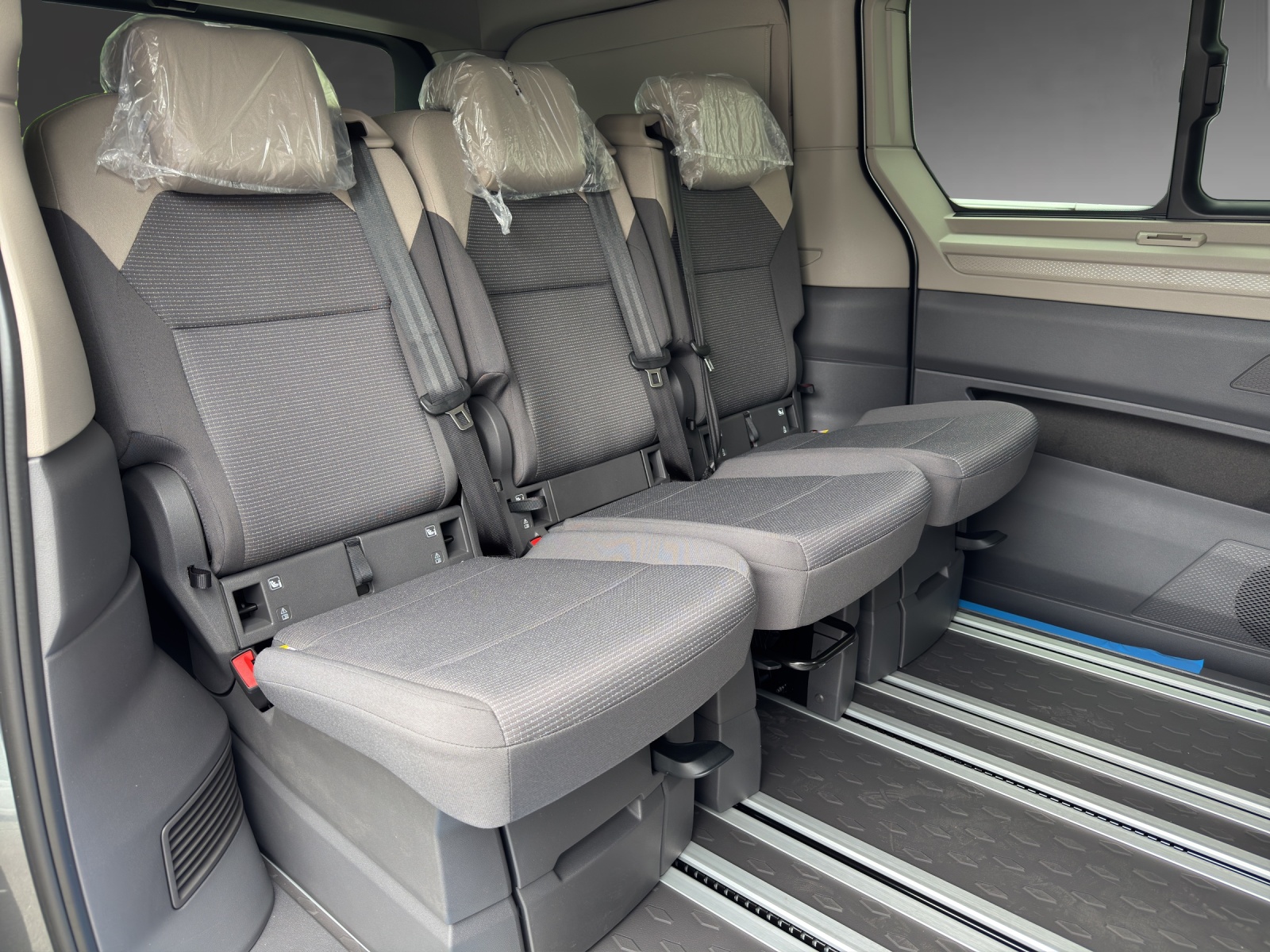 VW California 2.0 TDI Beach Tour Liberty-image-1