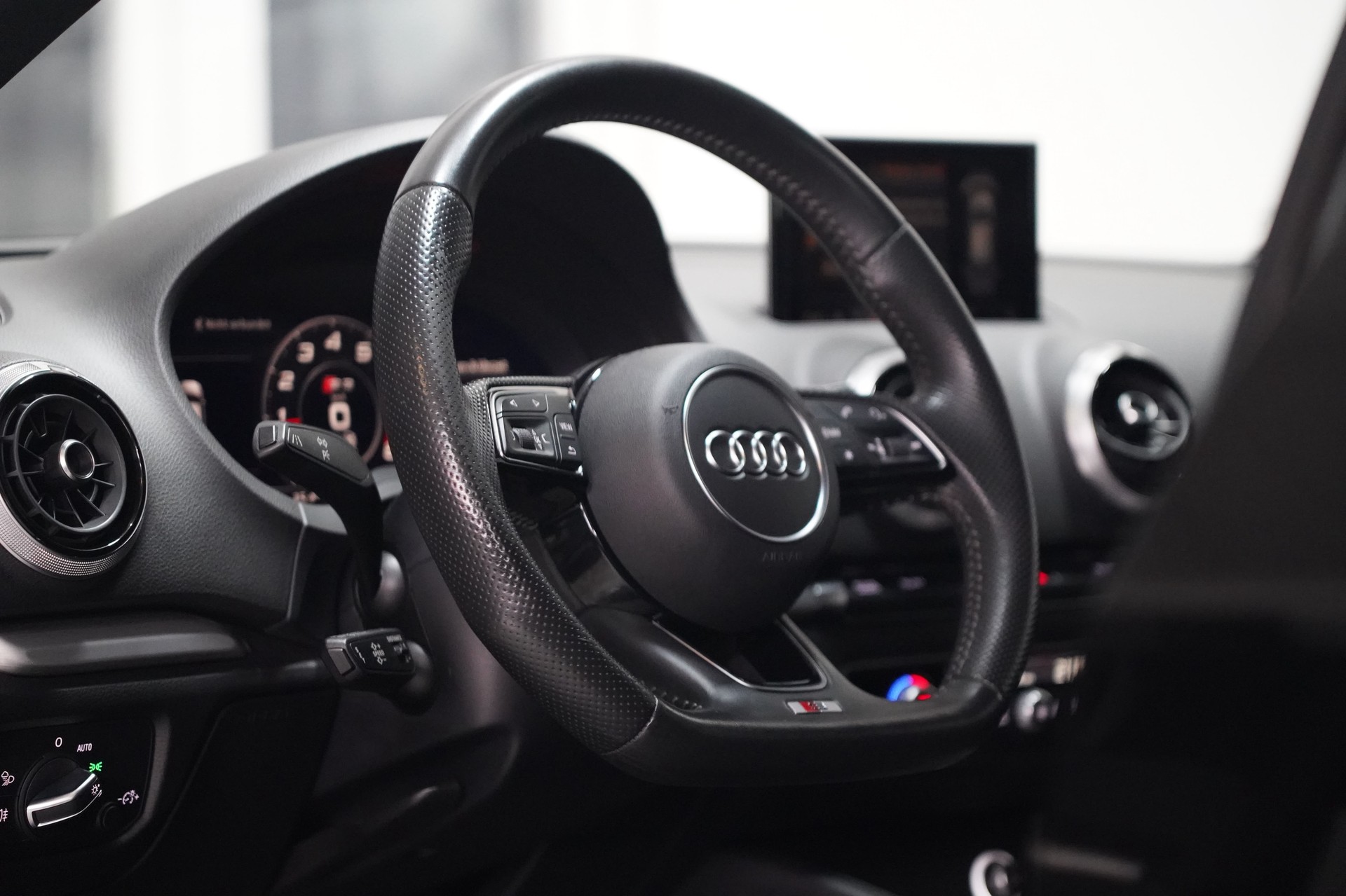 AUDI S3 Sportback 2.0 TFSI quattro S-tronic-image-10