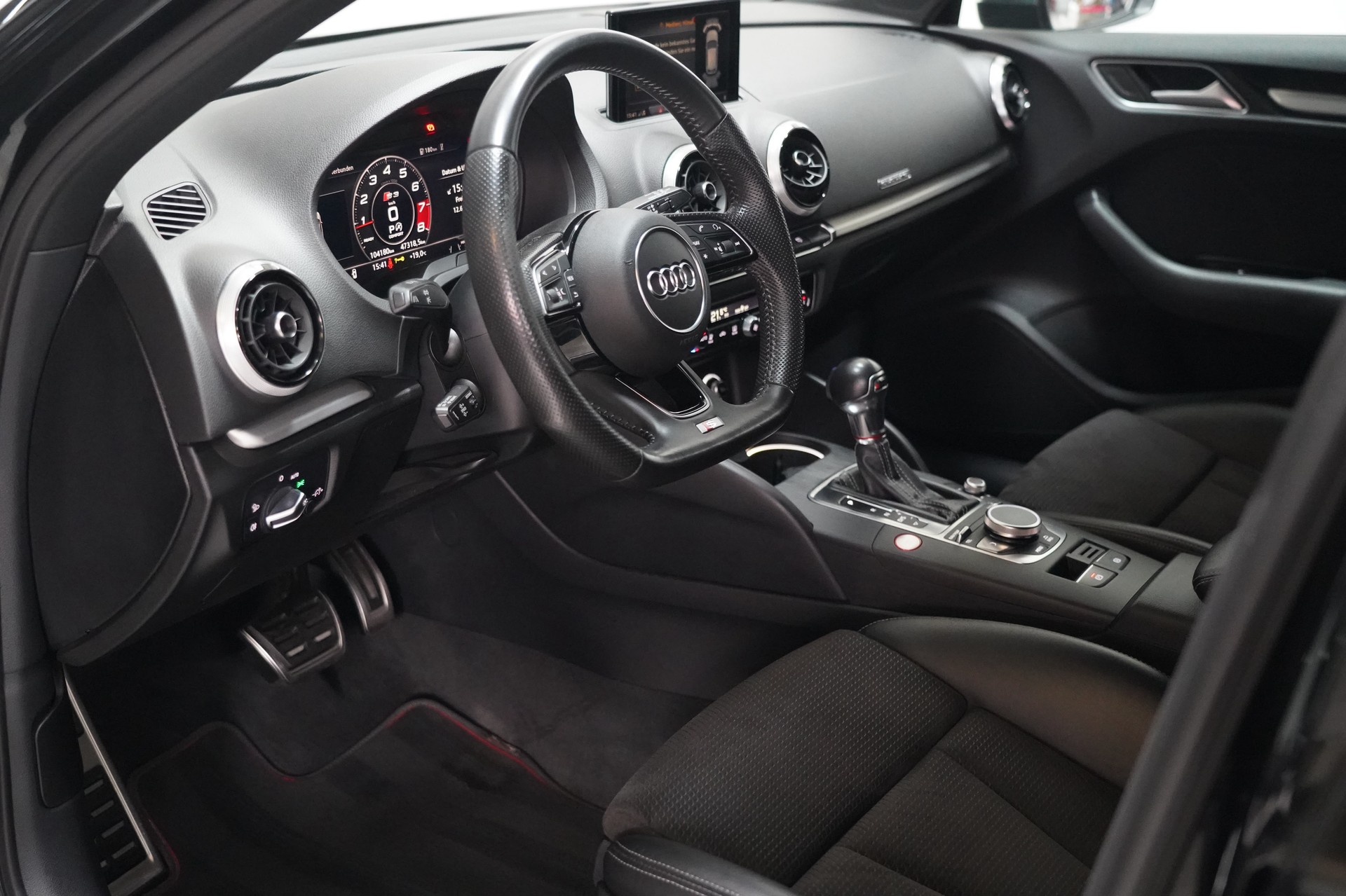 AUDI S3 Sportback 2.0 TFSI quattro S-tronic-image-9