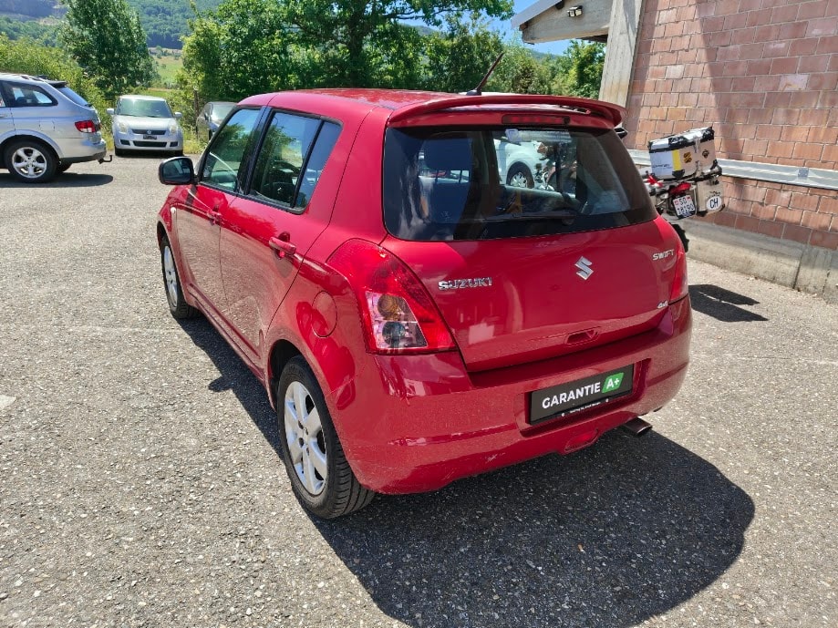 SUZUKI Swift 1.3i 16V GL Top 4x4-image-3