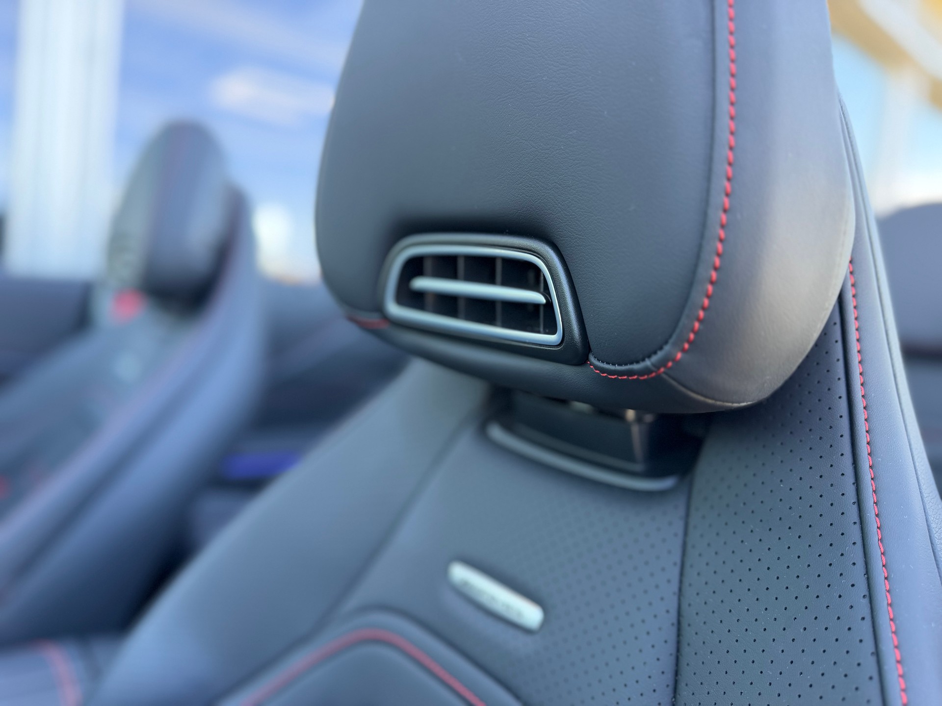 MERCEDES-BENZ CLE AMG 53 Cabrio 4Matic+ 9G-Tronic-image-21