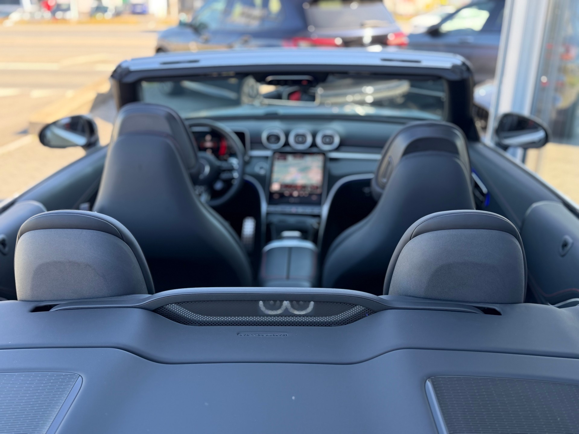 MERCEDES-BENZ CLE AMG 53 Cabrio 4Matic+ 9G-Tronic-image-17