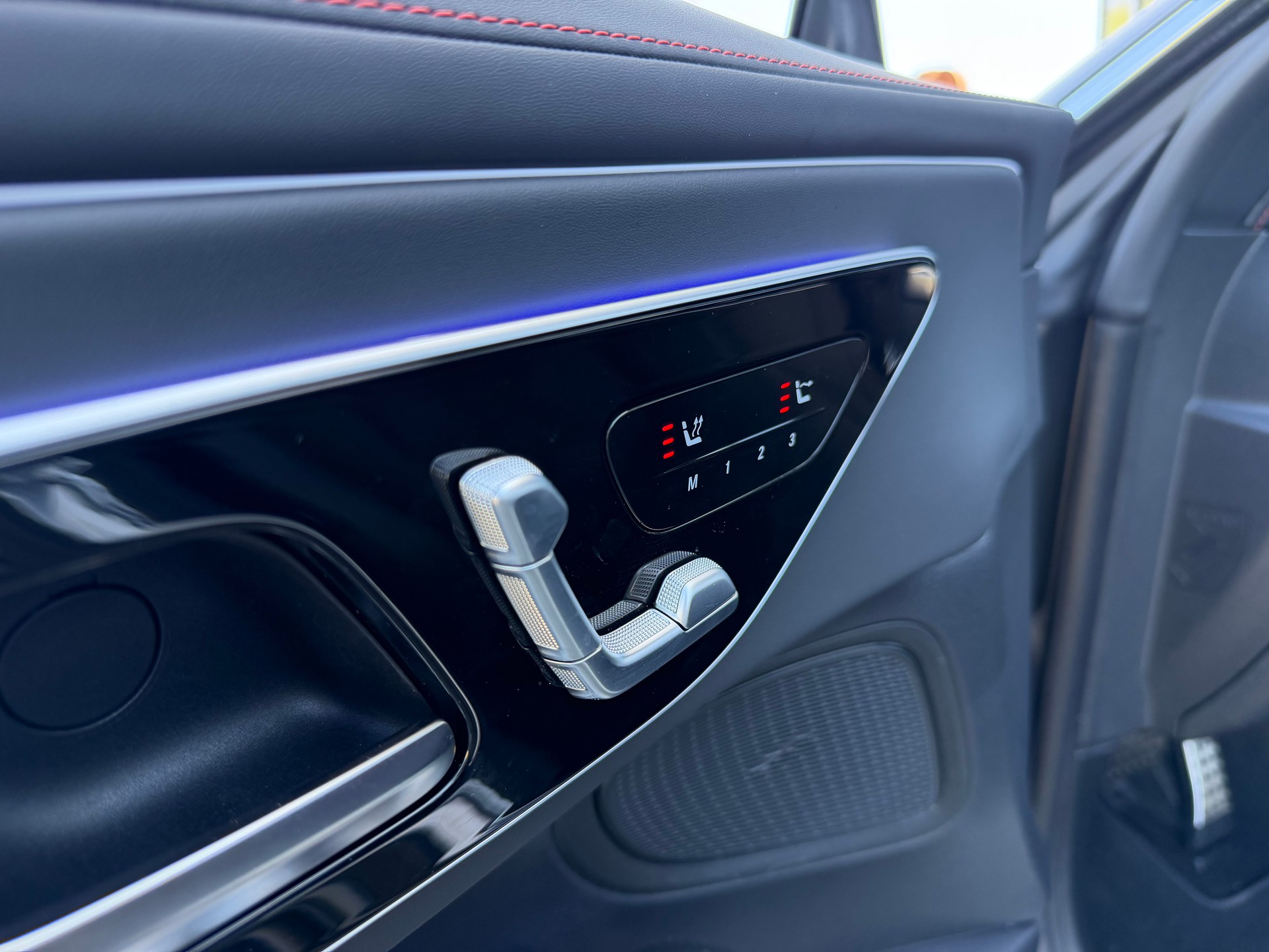 MERCEDES-BENZ CLE AMG 53 Cabrio 4Matic+ 9G-Tronic-image-22