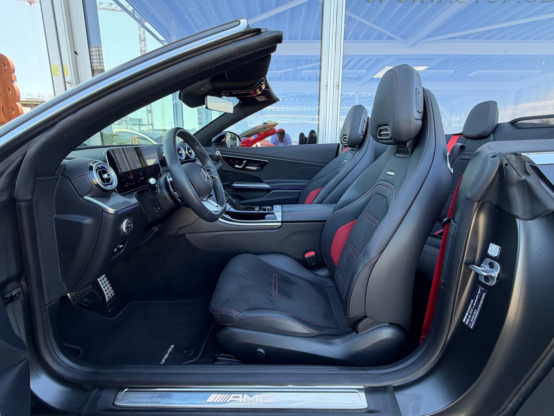 MERCEDES-BENZ CLE AMG 53 Cabrio 4Matic+ 9G-Tronic-image-19
