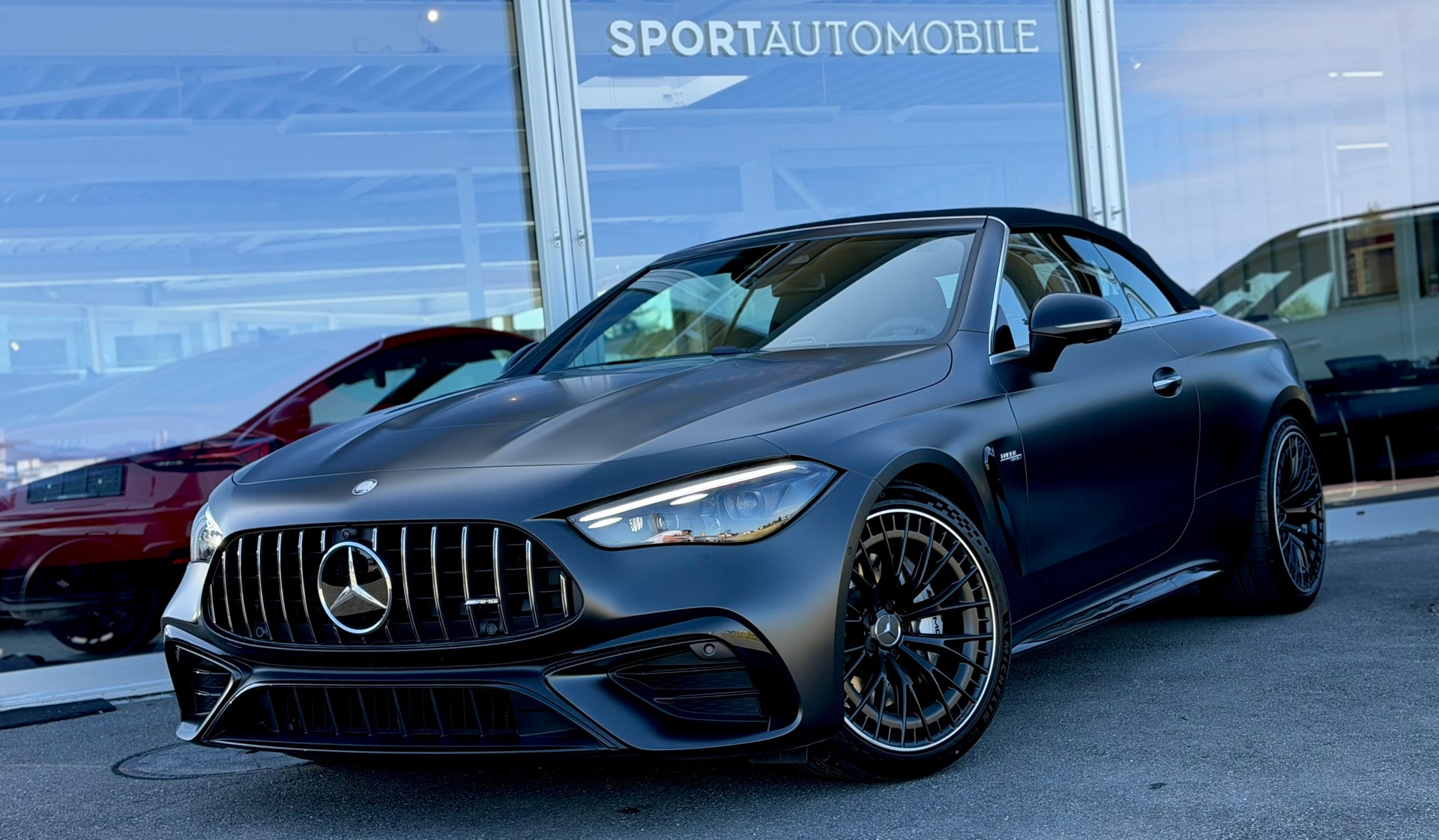 MERCEDES-BENZ CLE AMG 53 Cabrio 4Matic+ 9G-Tronic-image-3